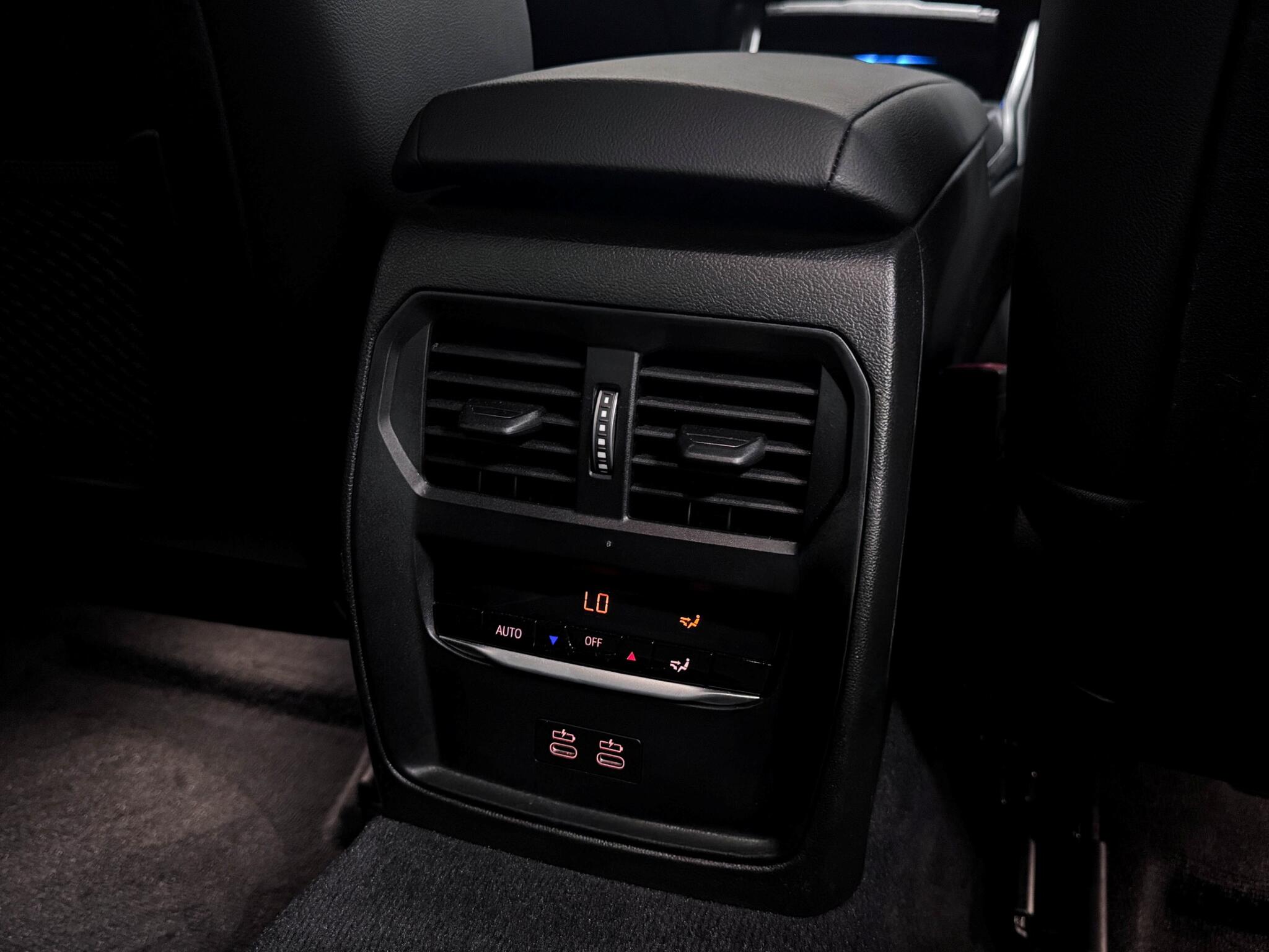 BMW 3 Series view 11