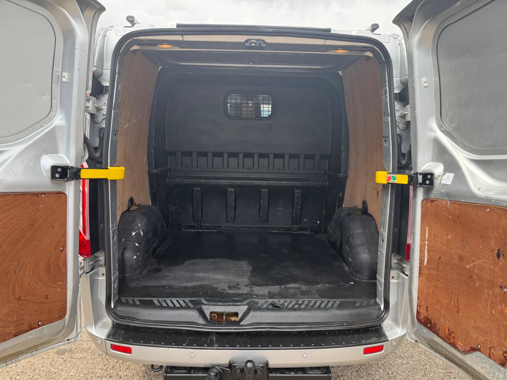 Ford Transit Custom view 38