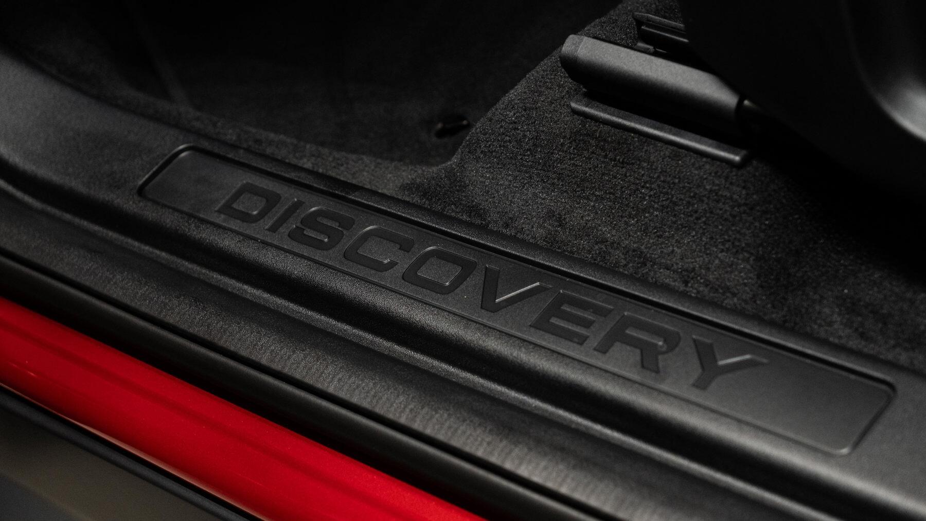 Land Rover Discovery Sport view 45