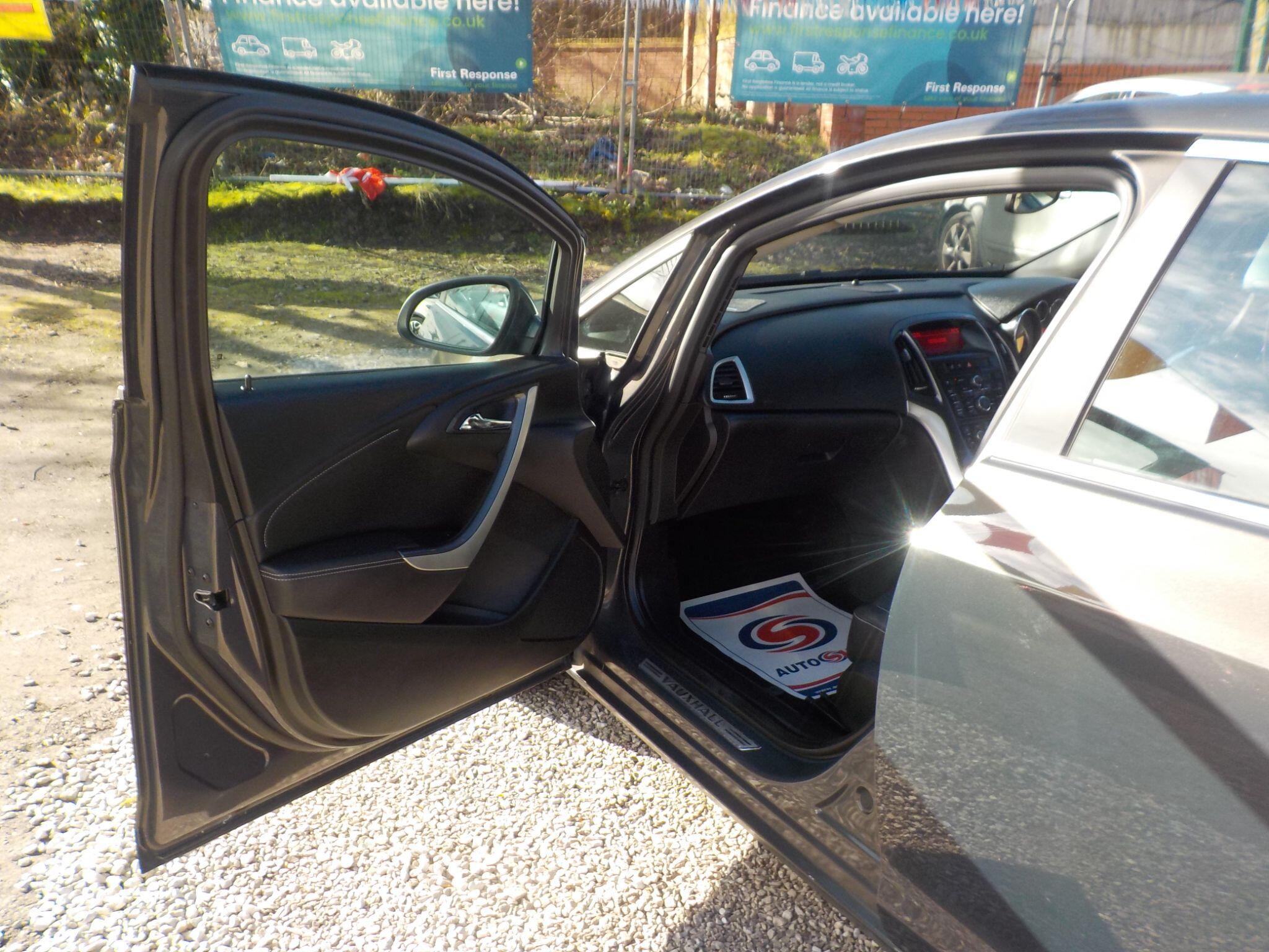 Vauxhall Astra 1.7 CDTi ecoFLEX 99g Elite Euro 5 (s/s) 5dr