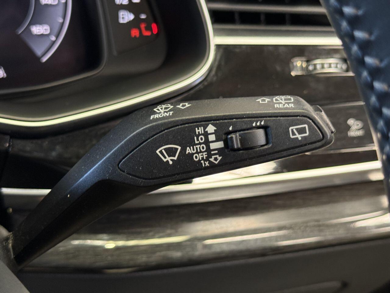 Audi Q8 view 43
