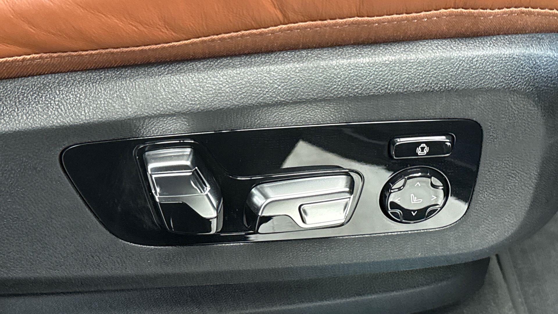 BMW X7 view 24