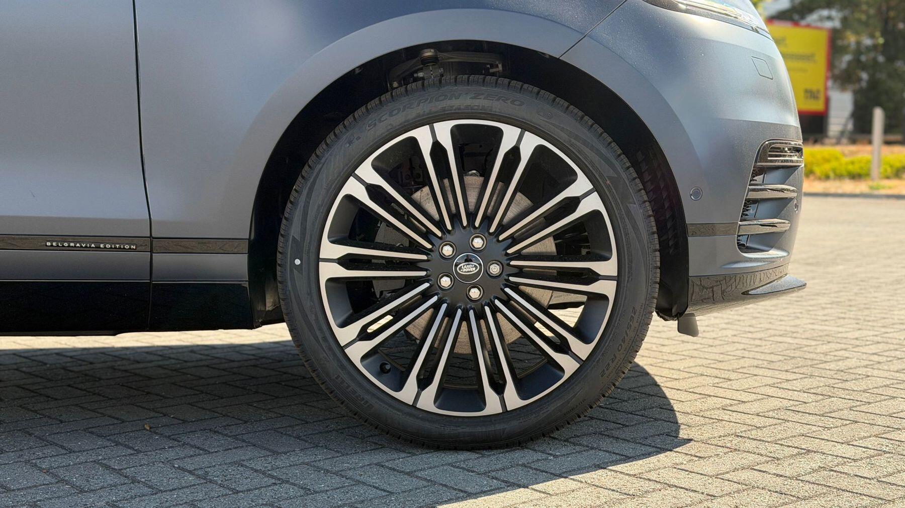 Land Rover Range Rover Velar view 8