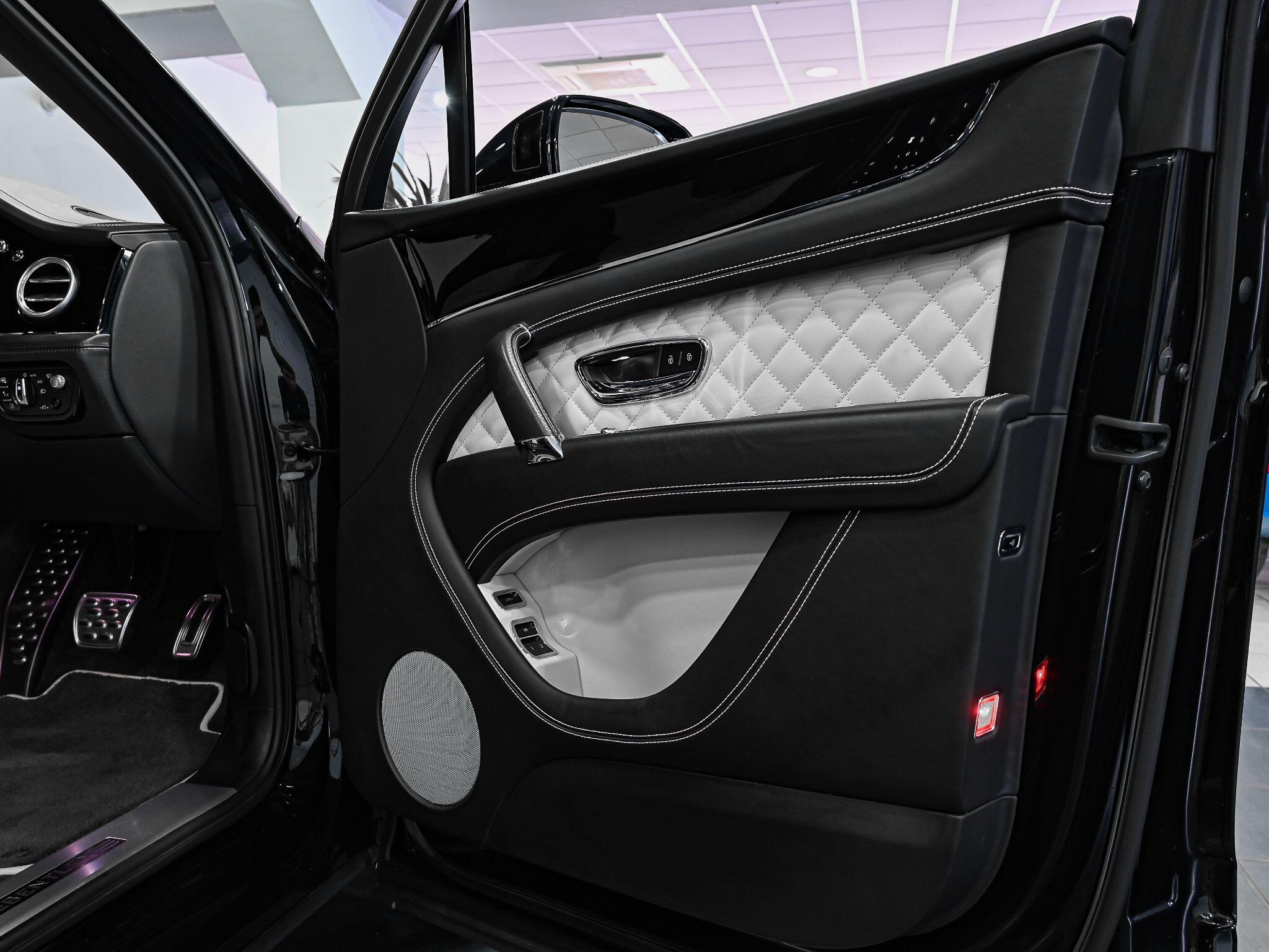 Bentley Bentayga view 35