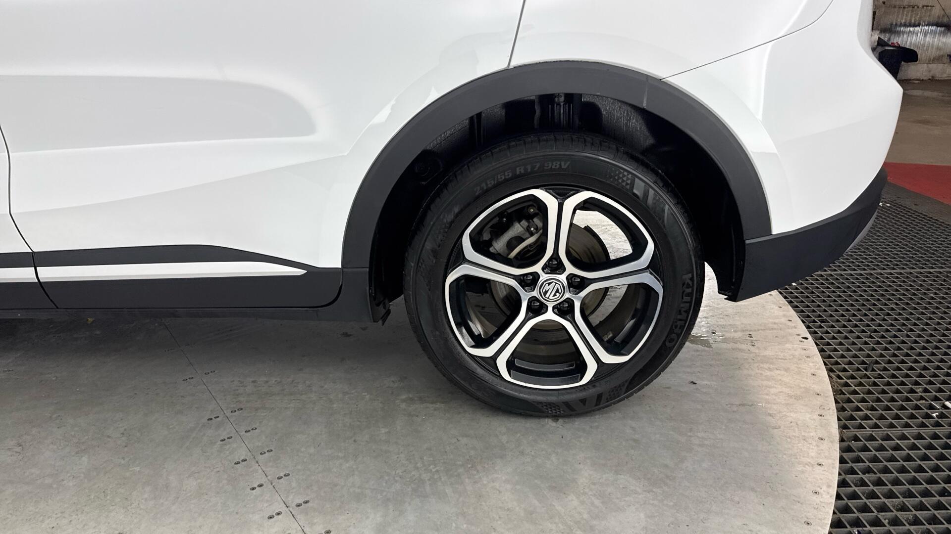 MG ZS view 23