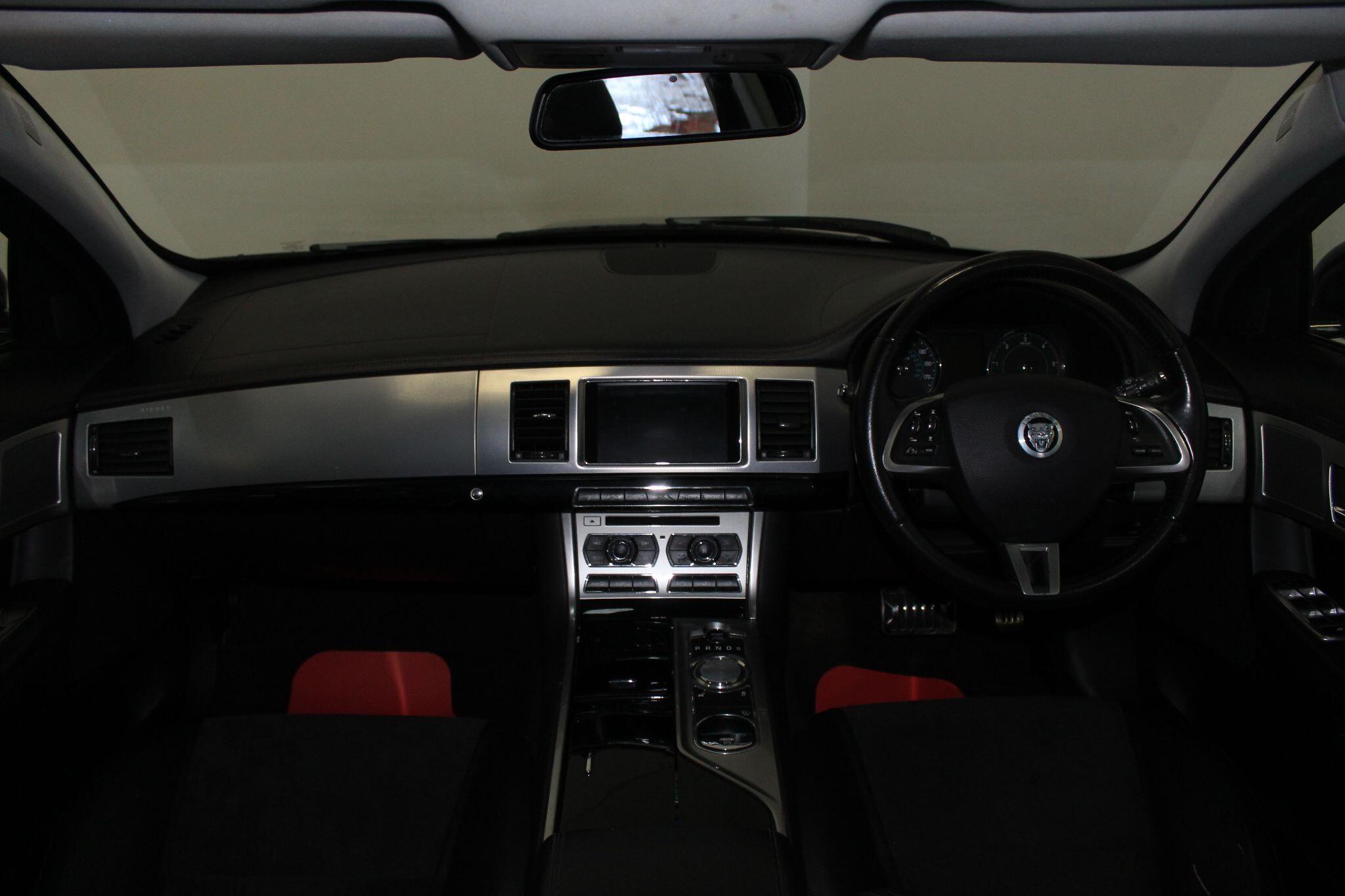 Jaguar XF view 29