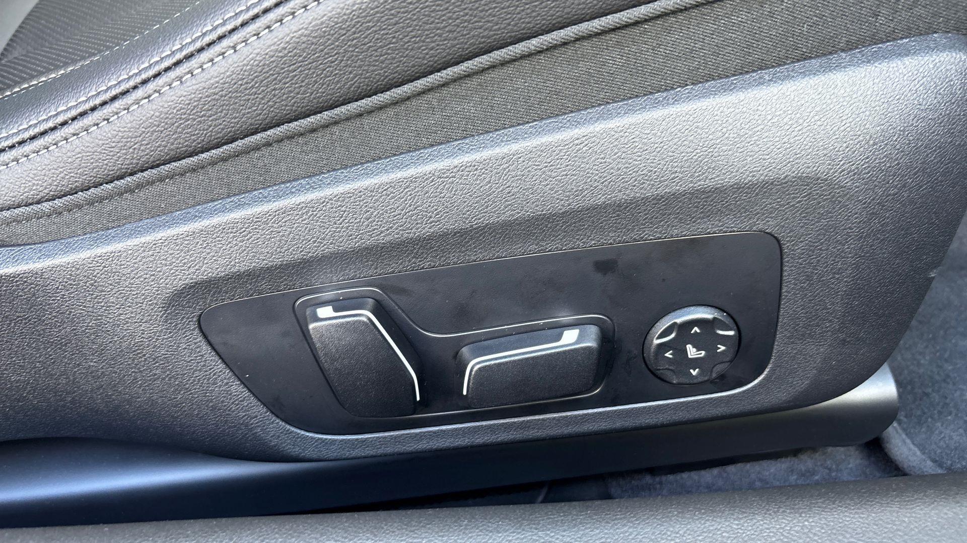 BMW 2 Series view 24