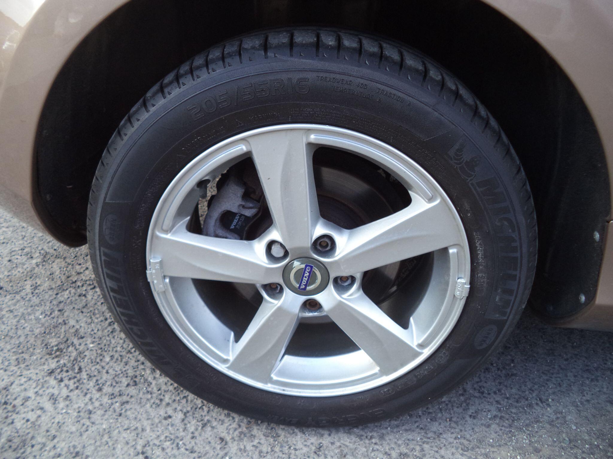 Volvo V40 view 23