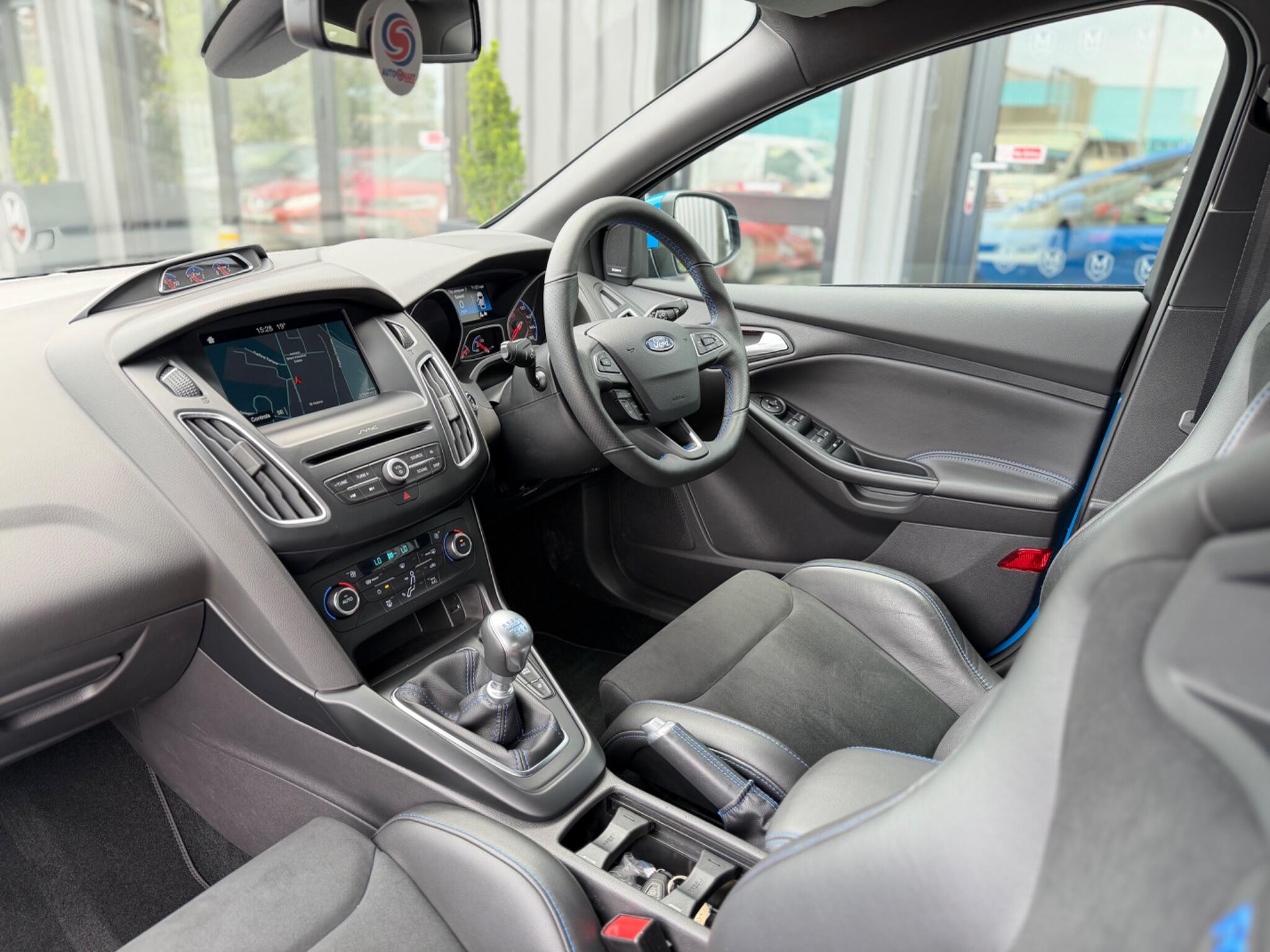 Ford Focus view 2