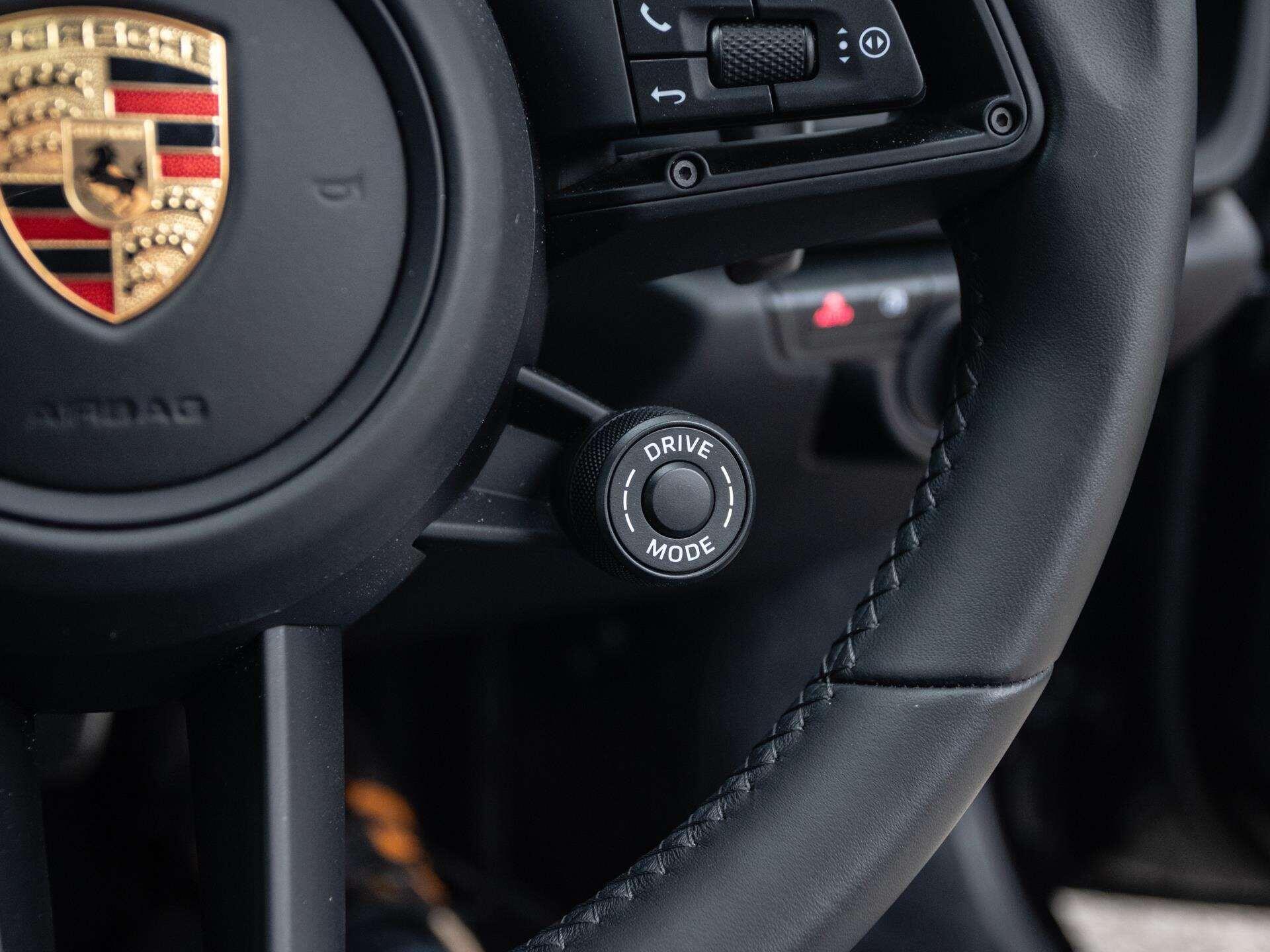 Porsche 911 view 30