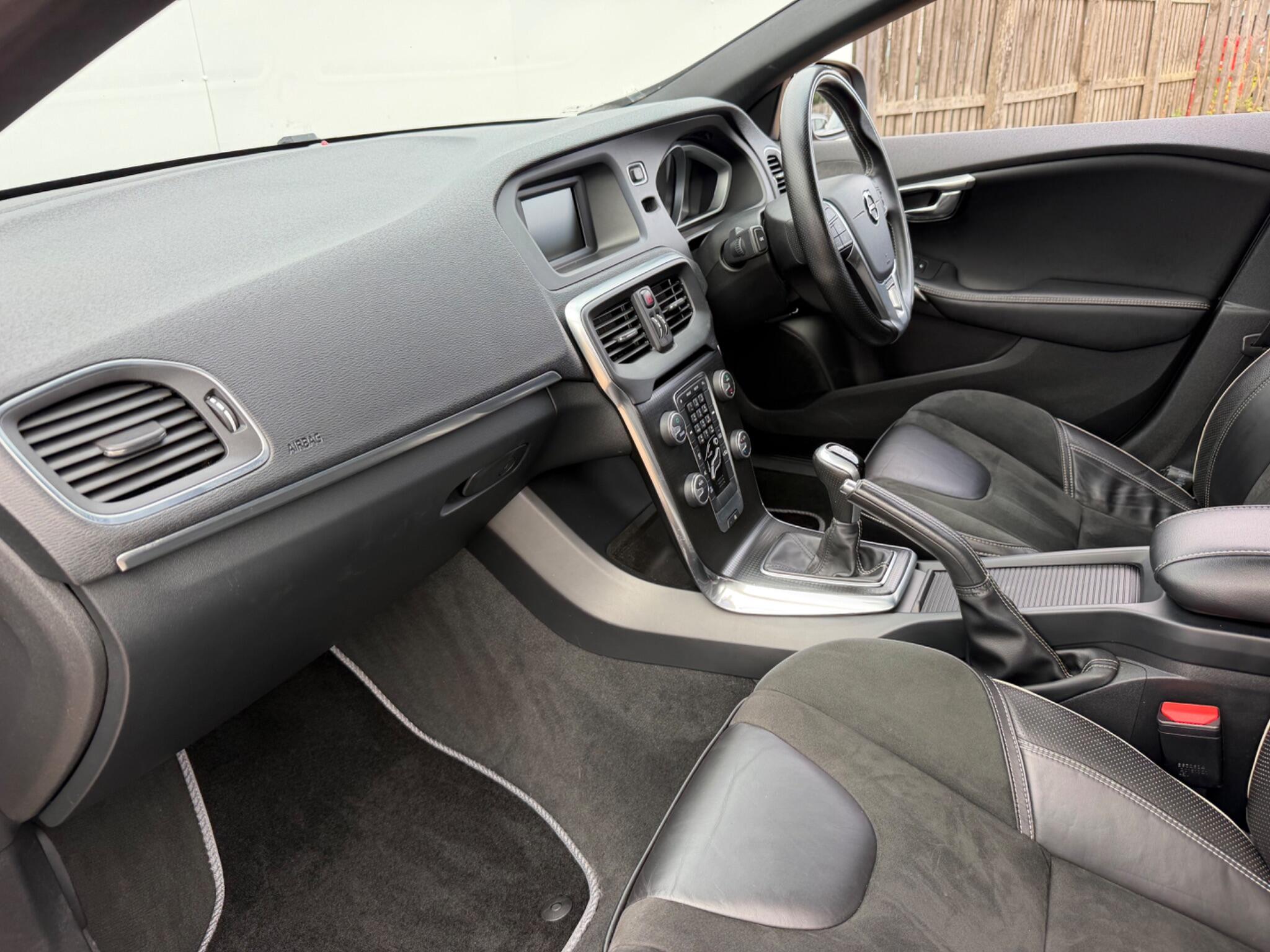 Volvo V40 view 23