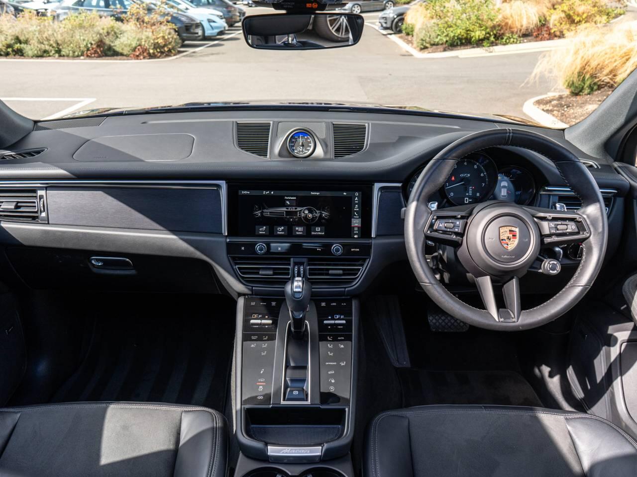 Porsche Macan view 42
