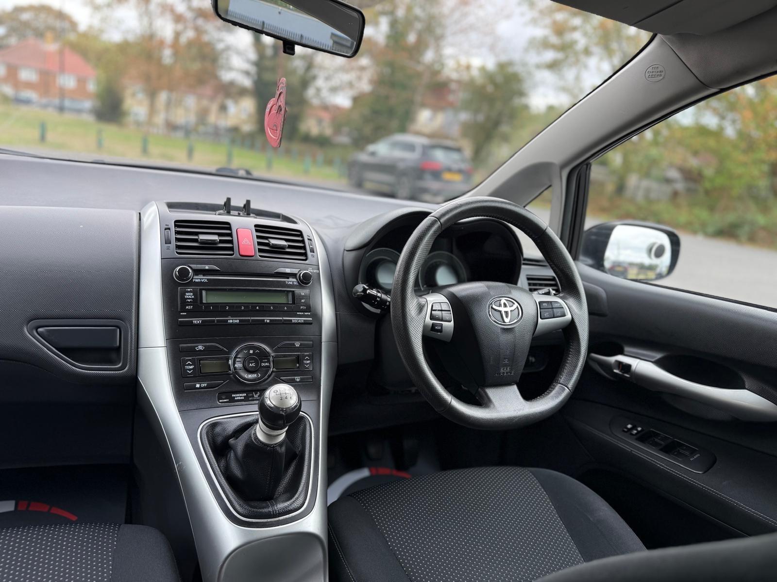 Toyota Auris view 19