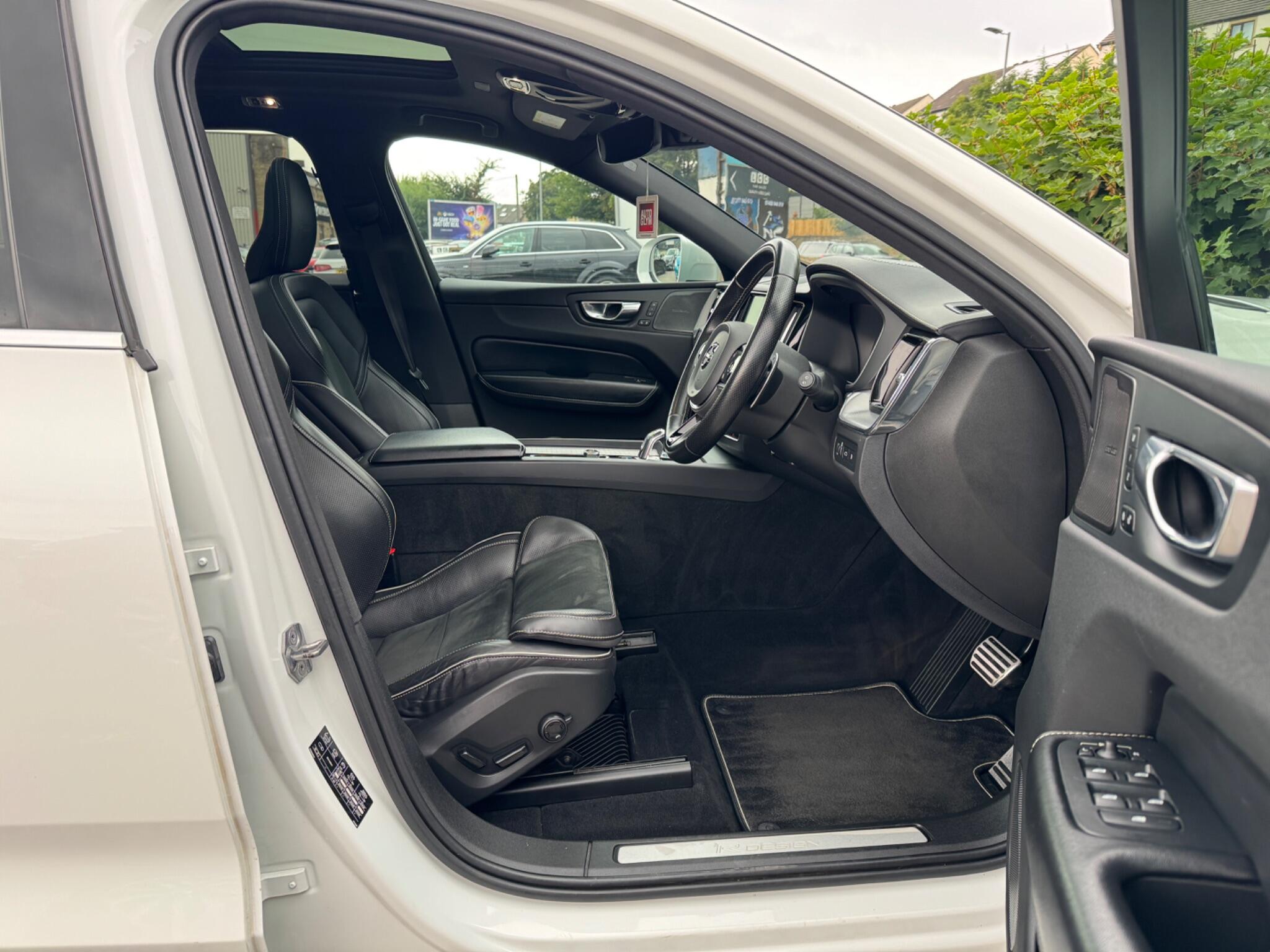 Volvo XC60 view 27
