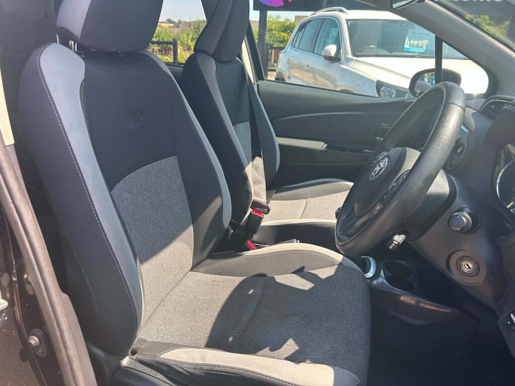 Toyota Yaris view 10