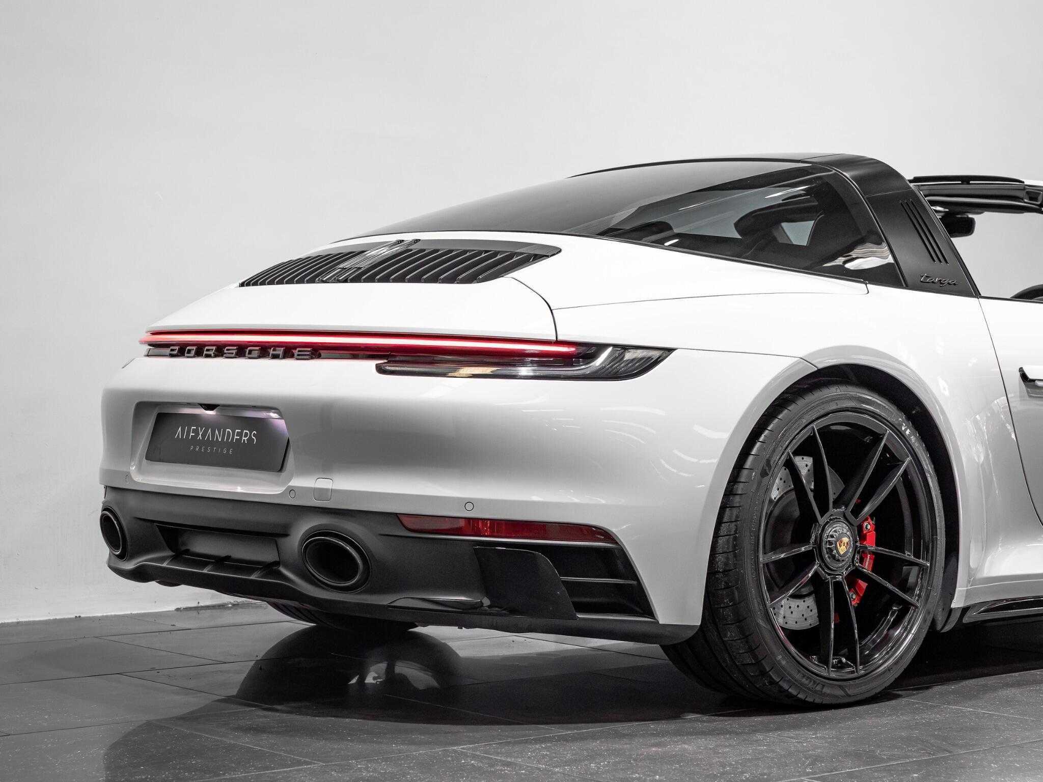 Porsche 911 view 13