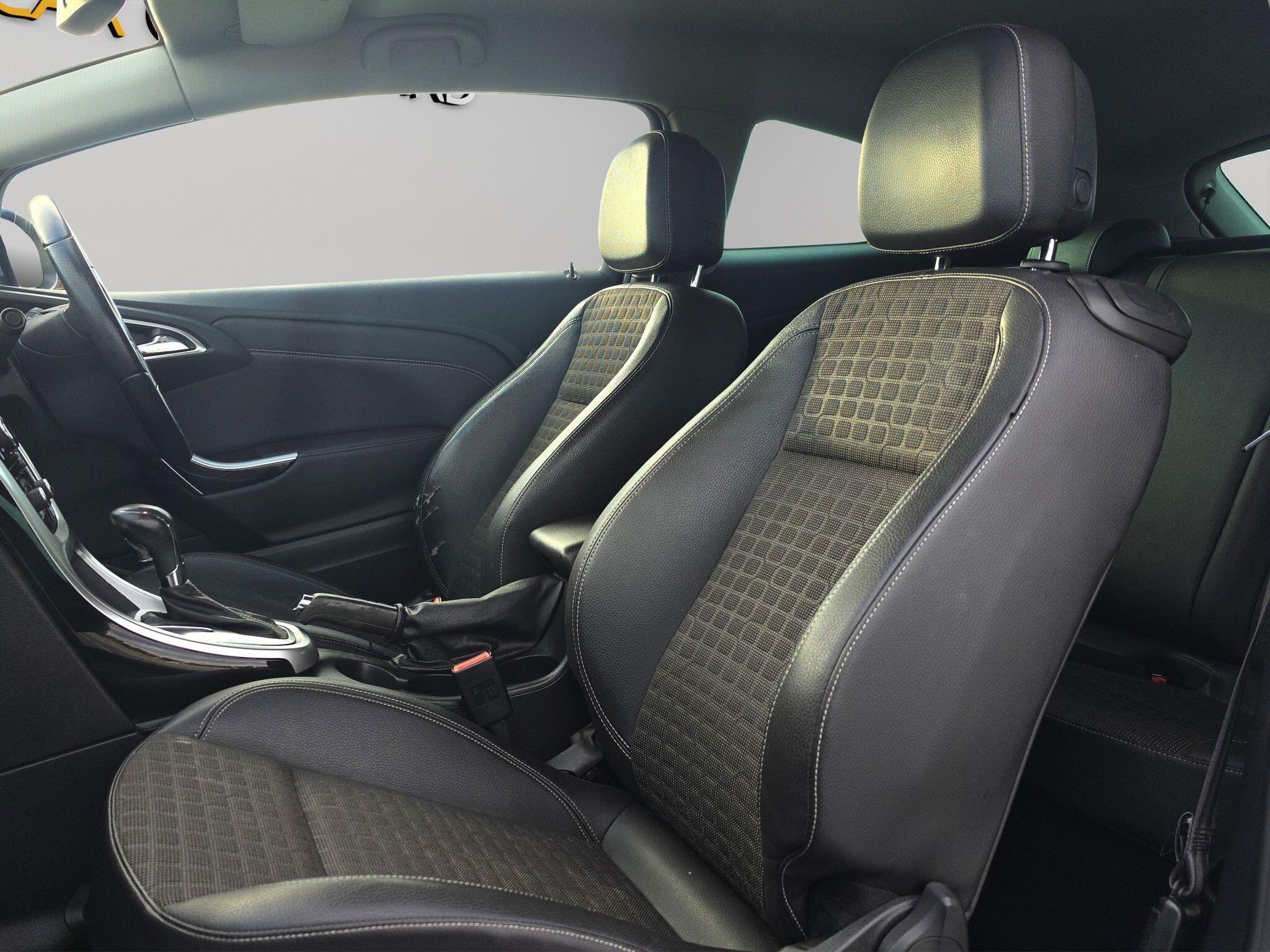 Vauxhall Astra GTC view 26