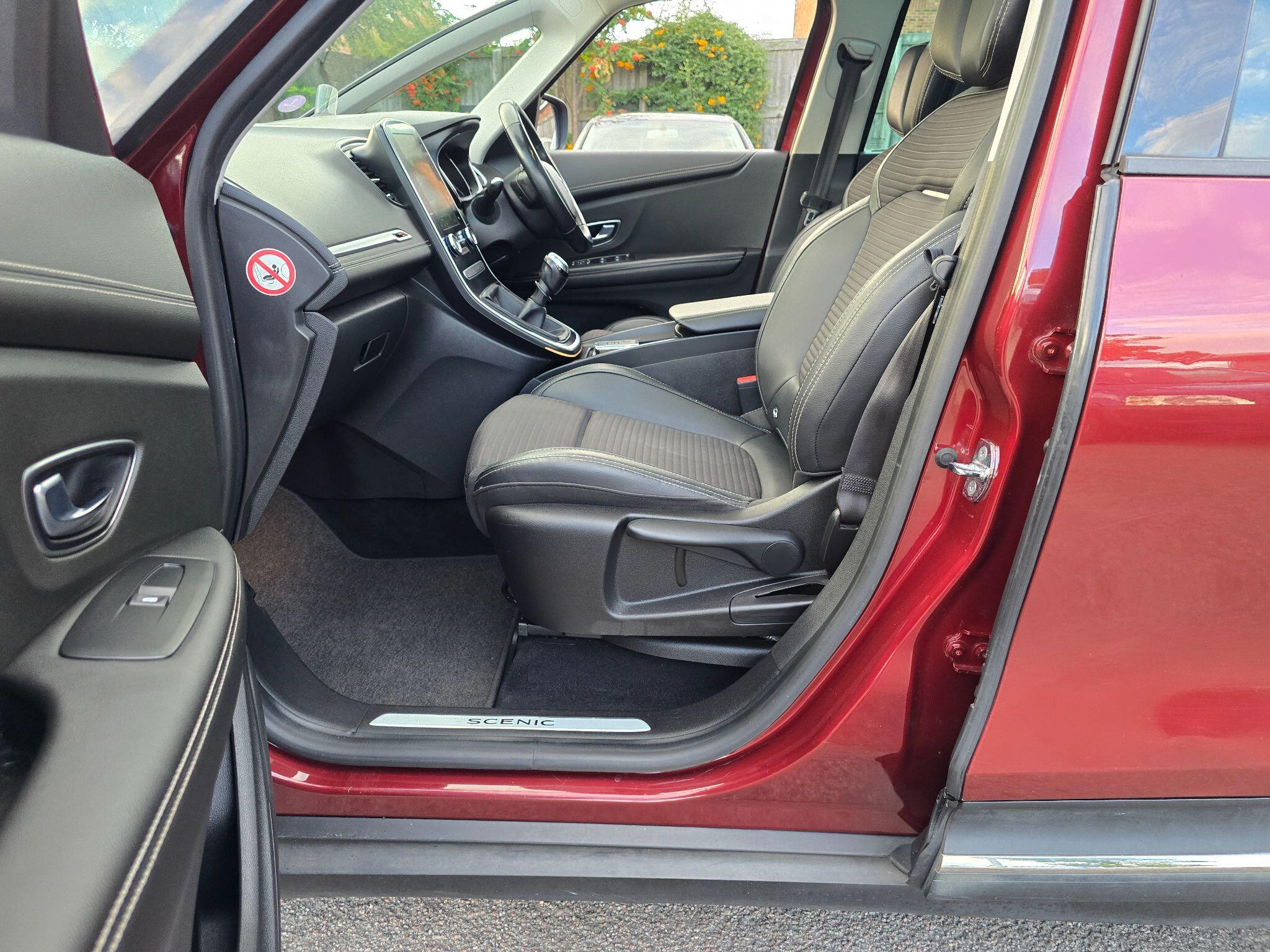Renault Grand Scenic view 42