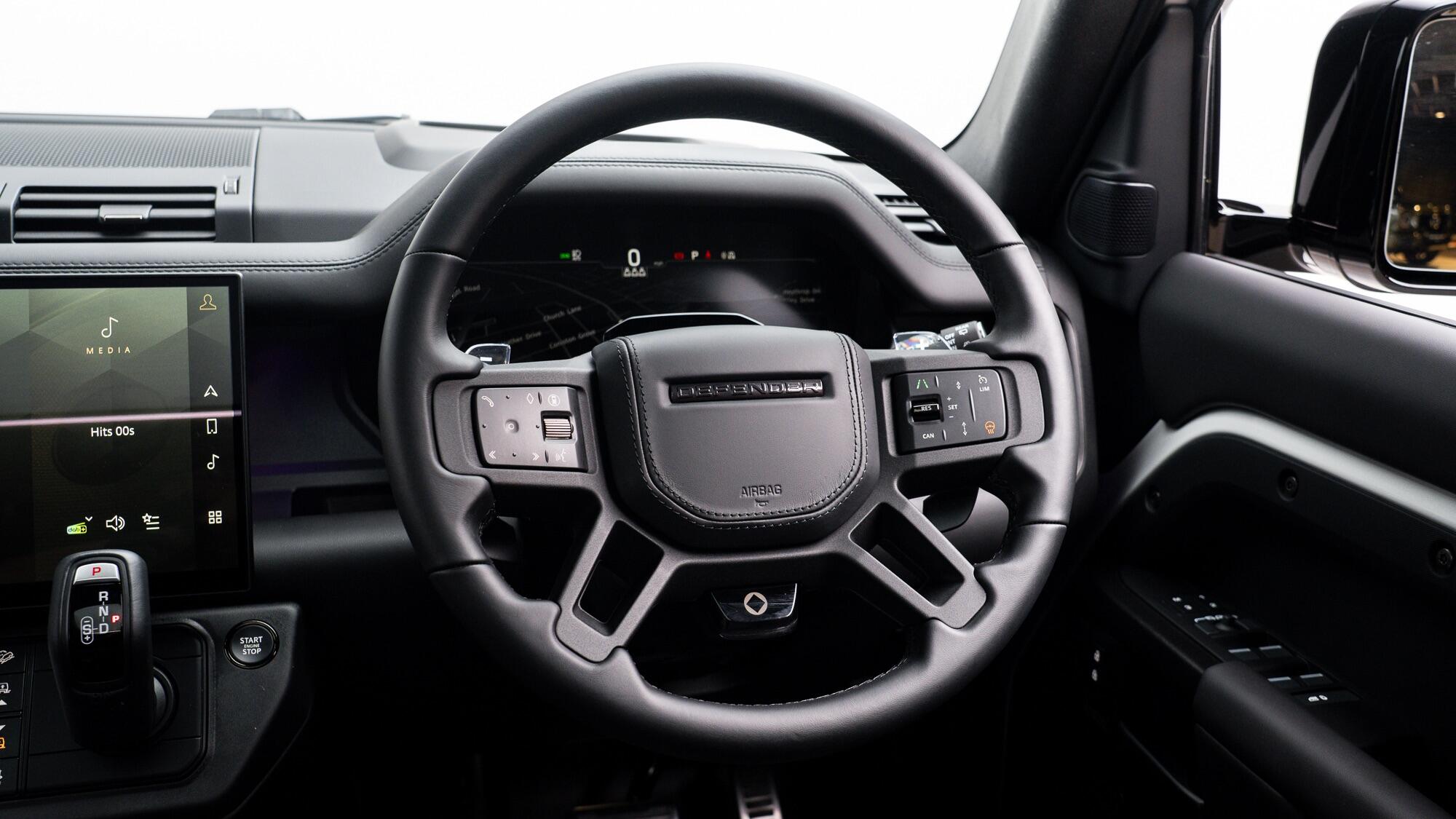Land Rover Defender 110 view 25
