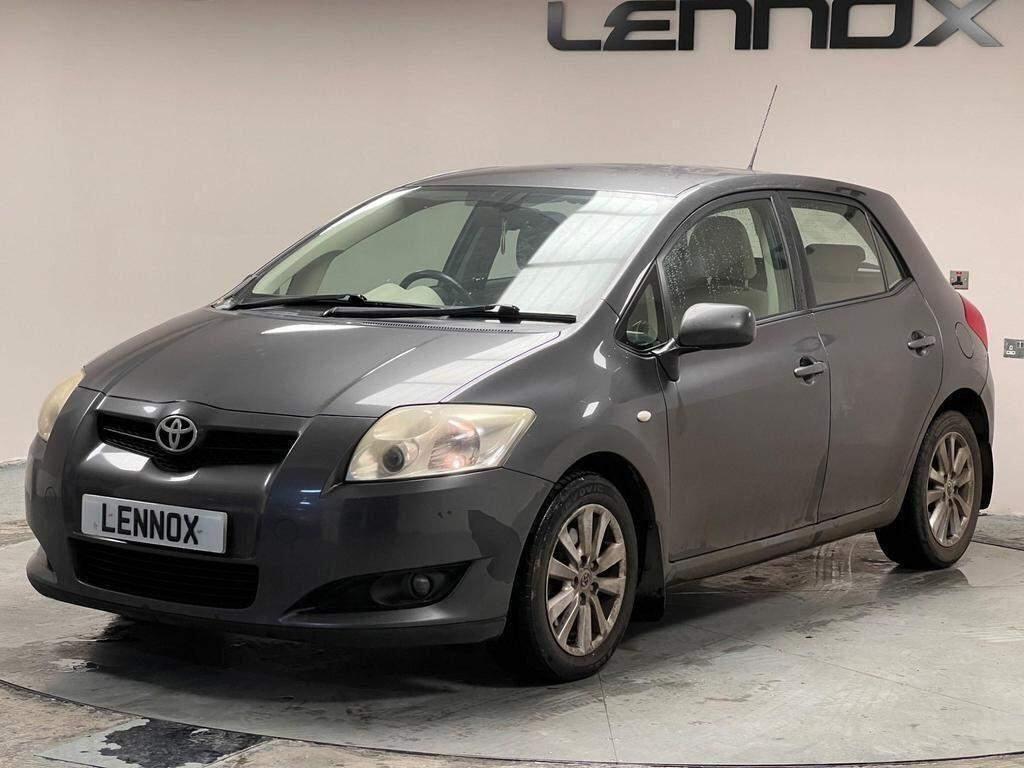 Toyota Auris view 4