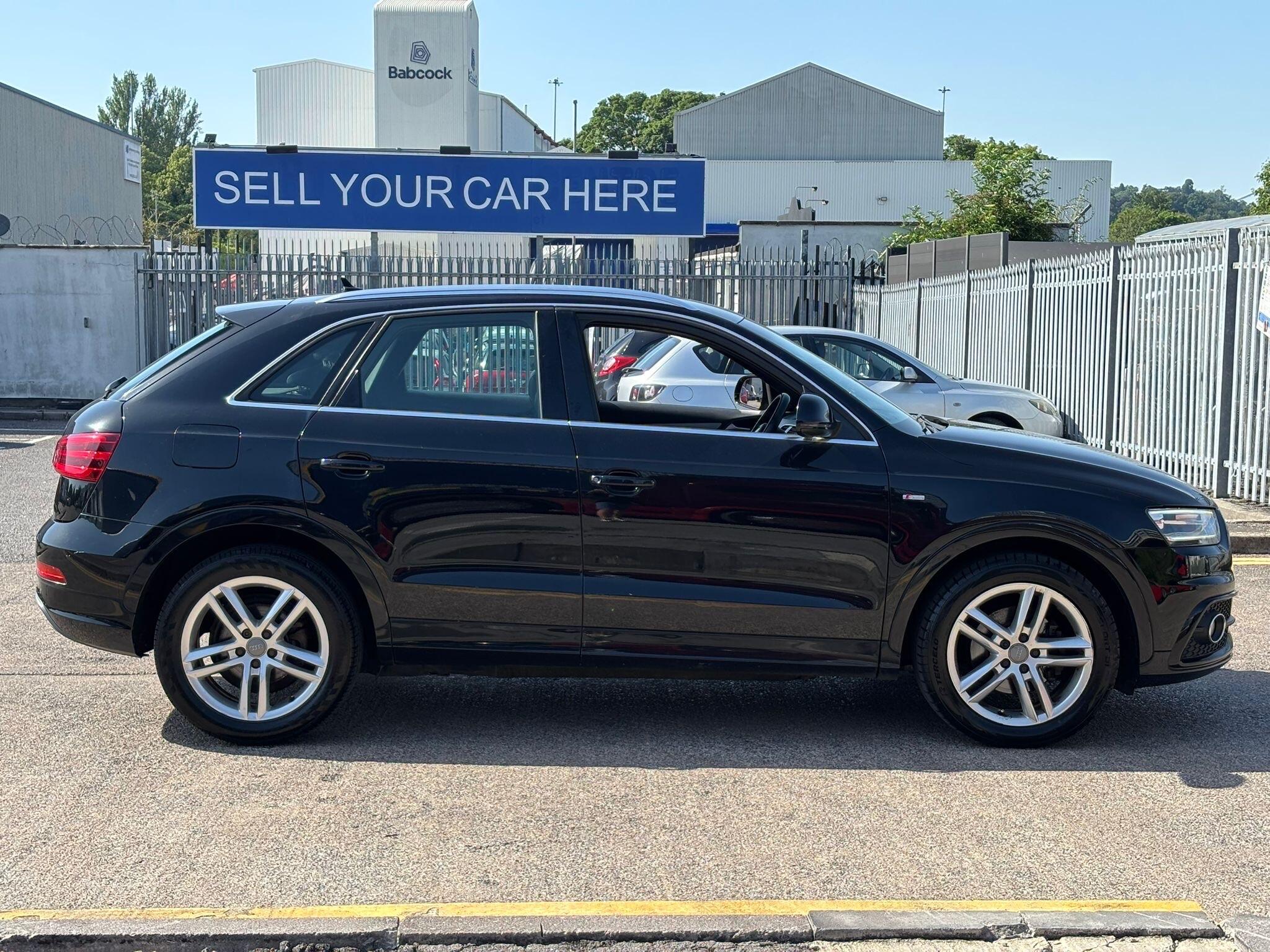 Audi Q3 view 15