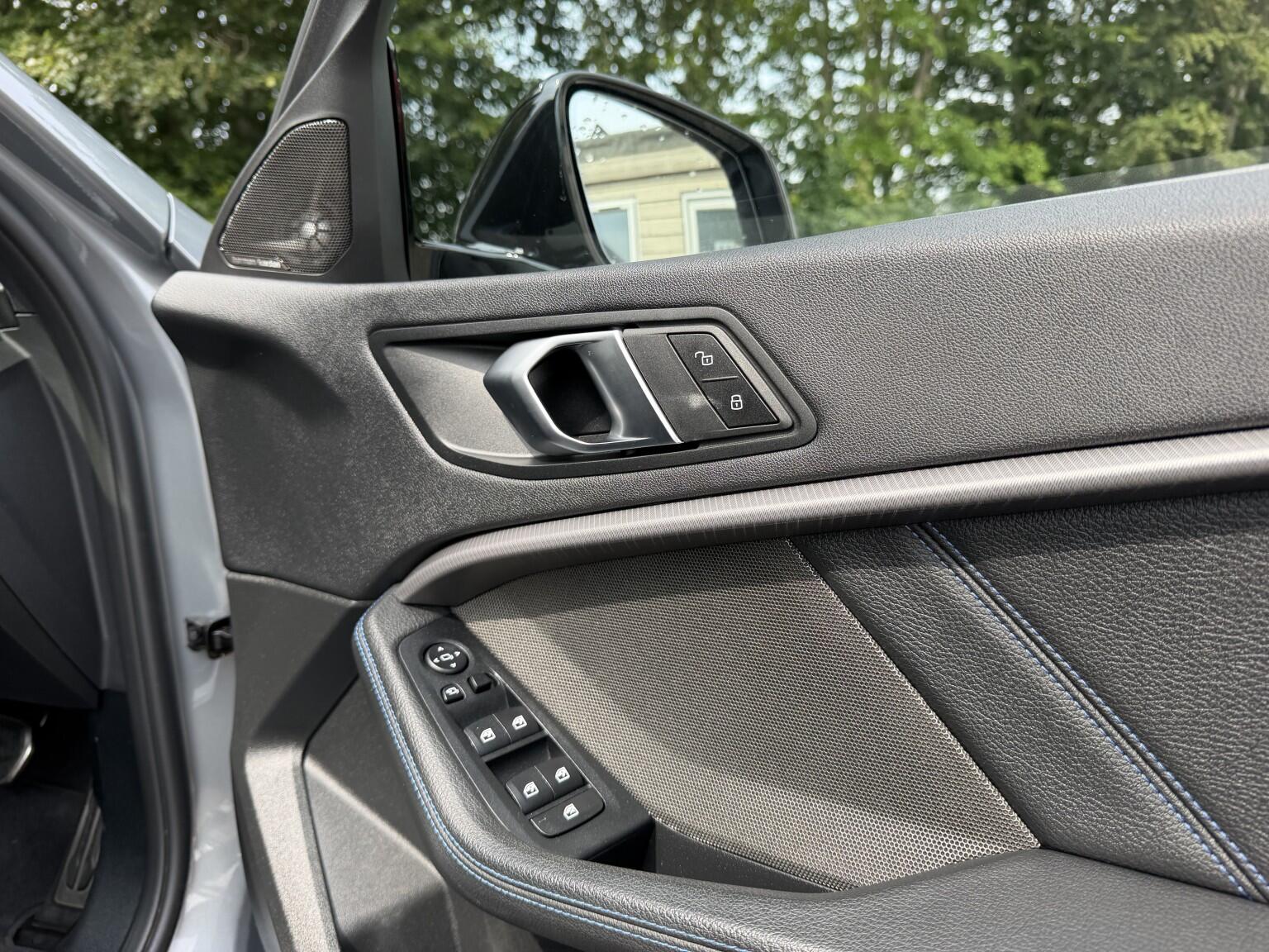 BMW 1 Series view 9