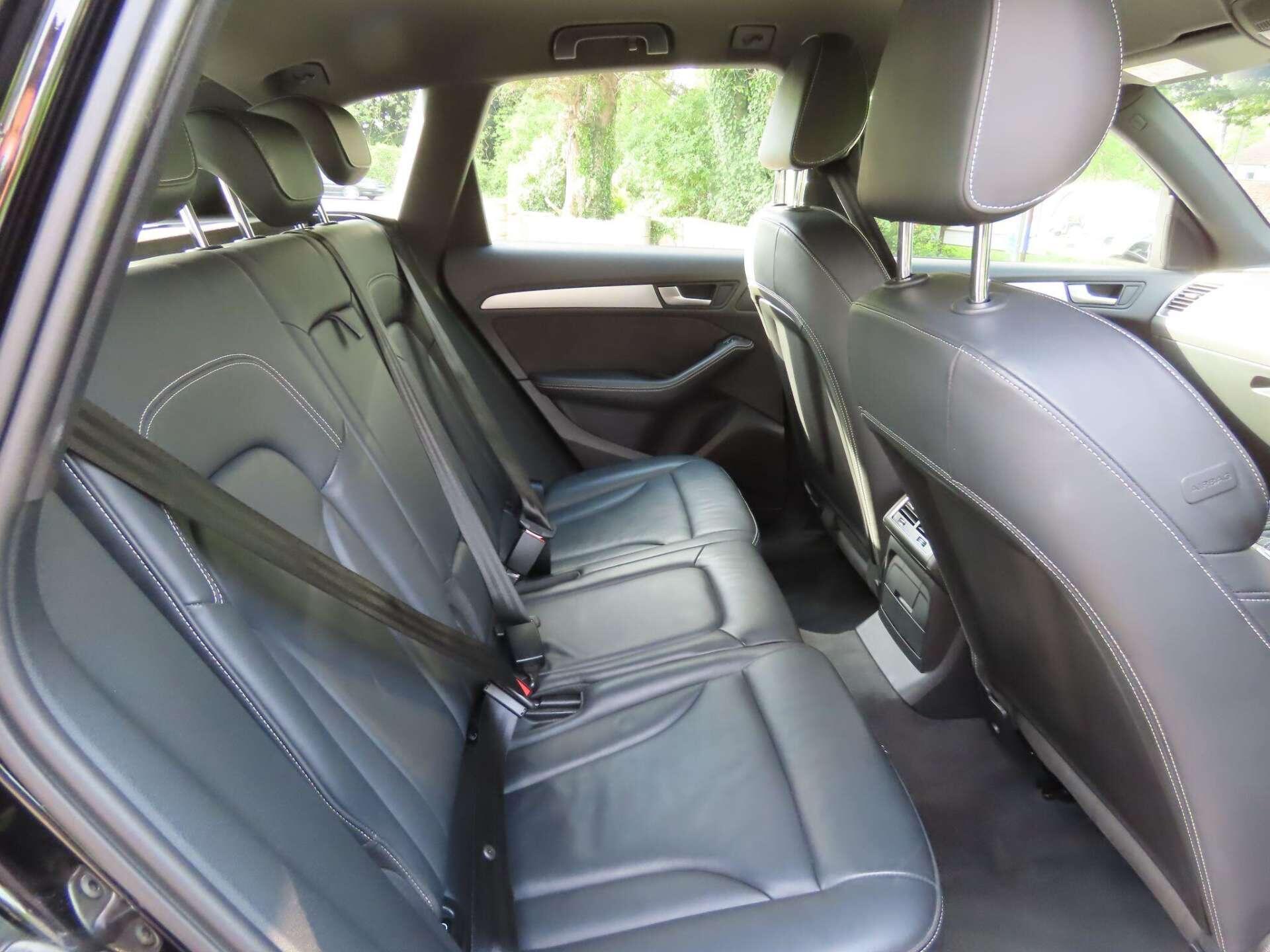 Audi SQ5 view 10