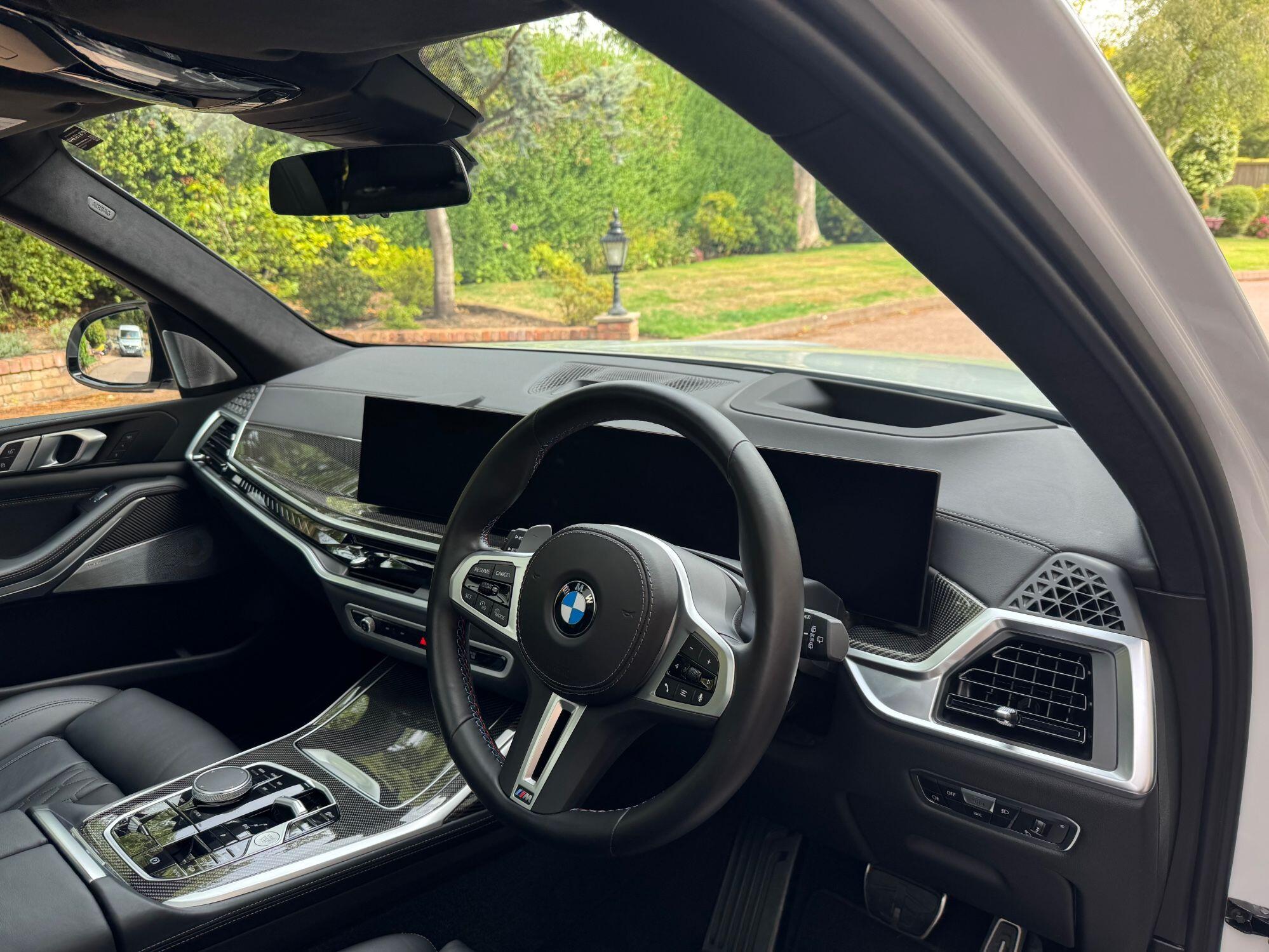 BMW X7 view 21