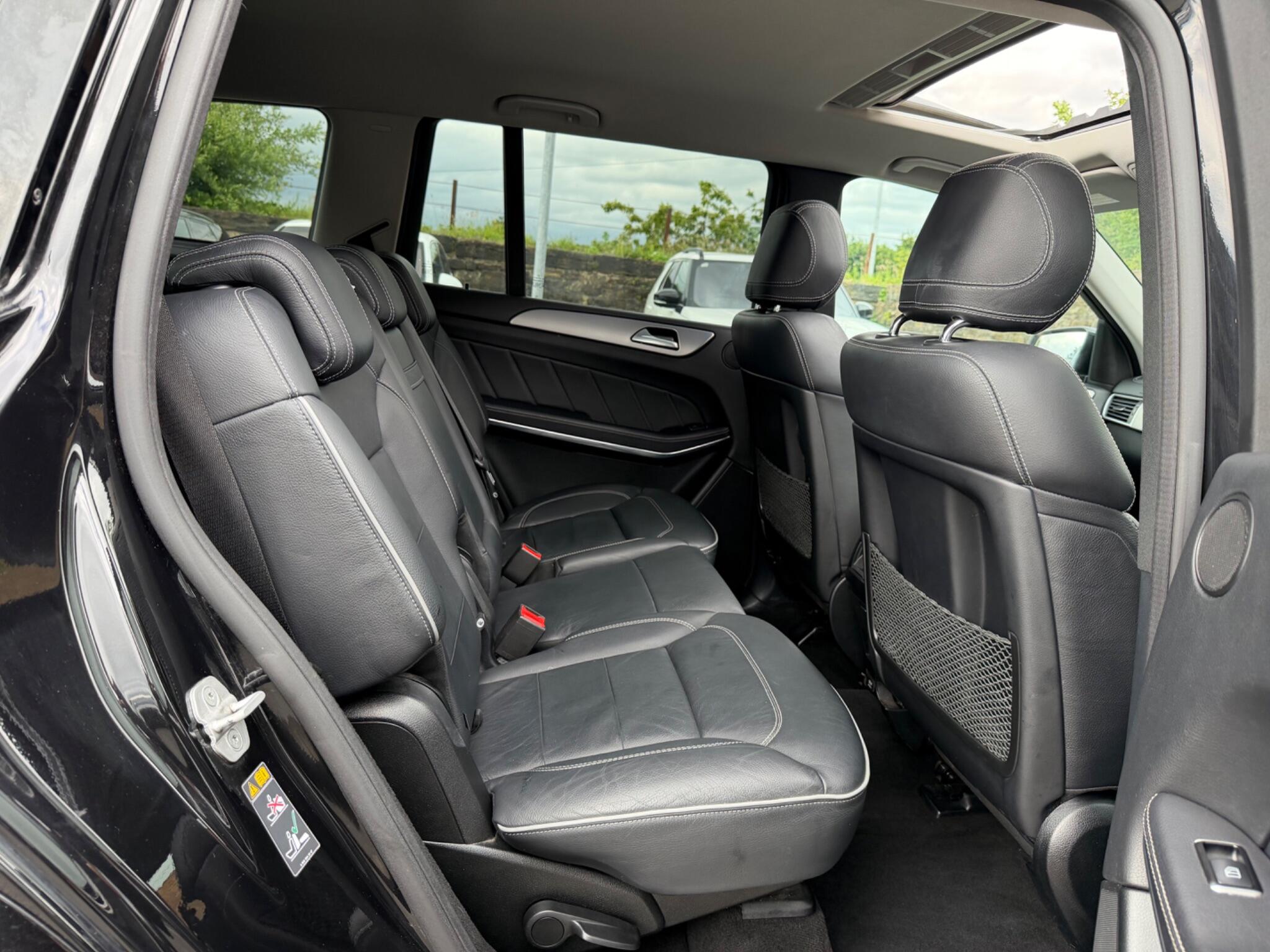 Mercedes-Benz GL view 21