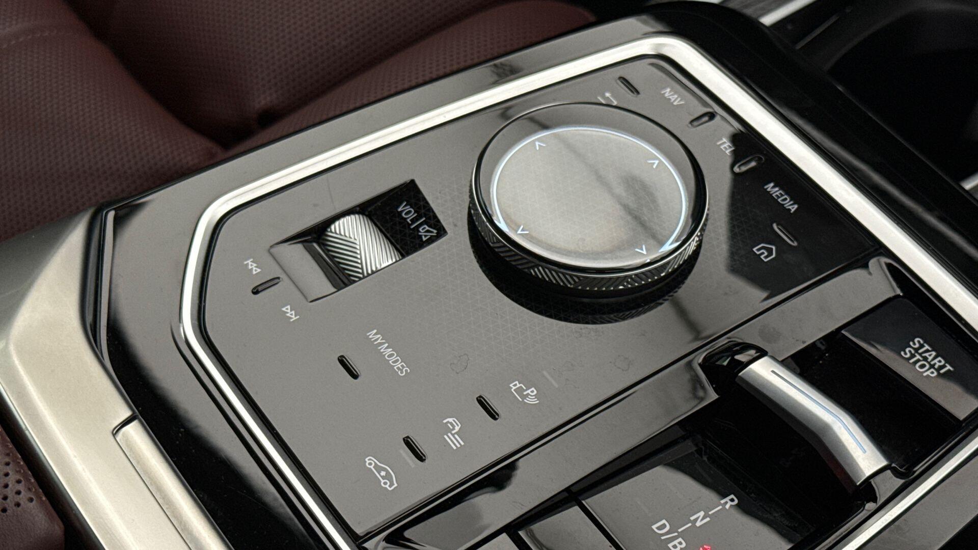 BMW I7 view 20