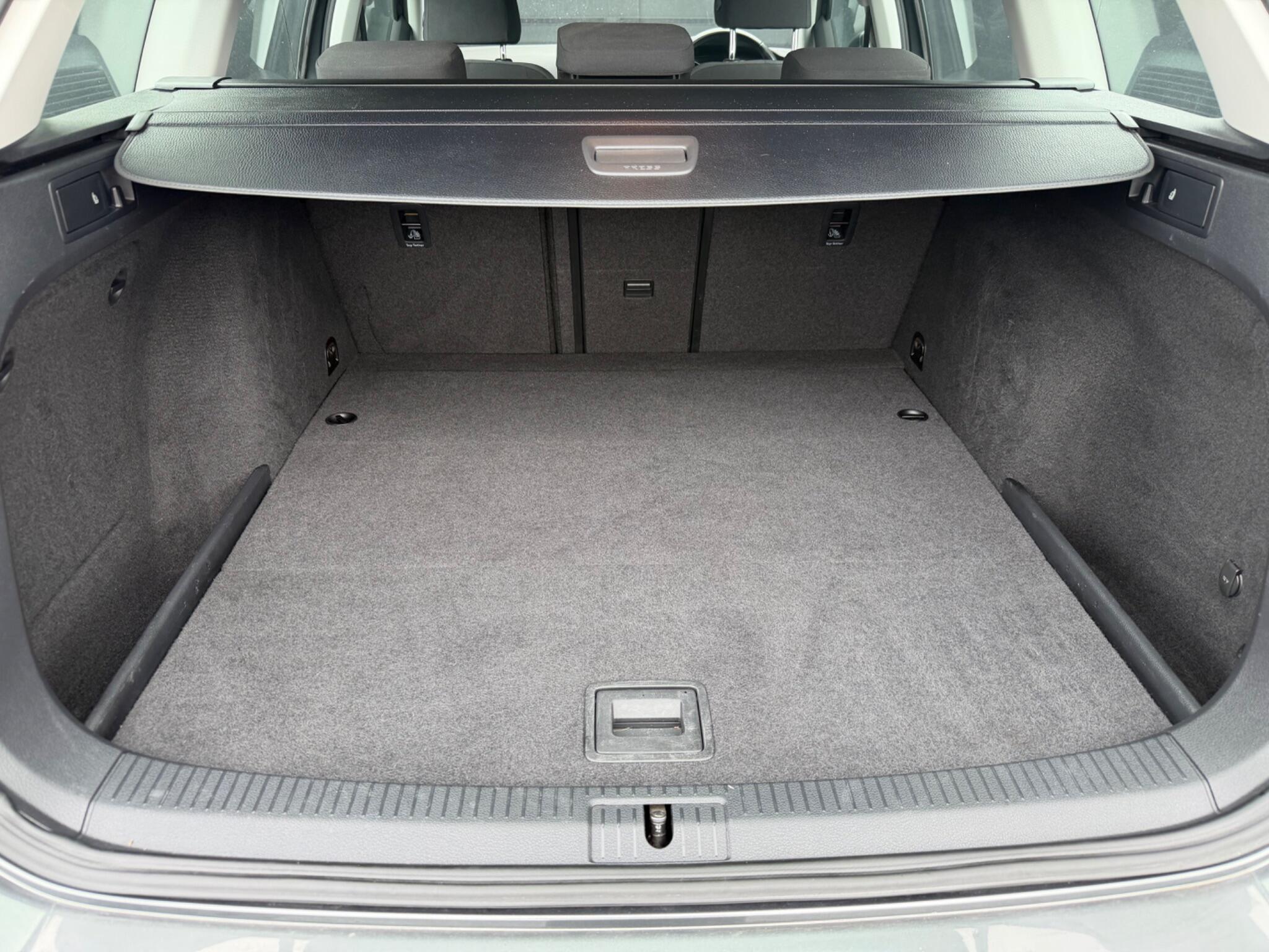 Volkswagen Golf view 14
