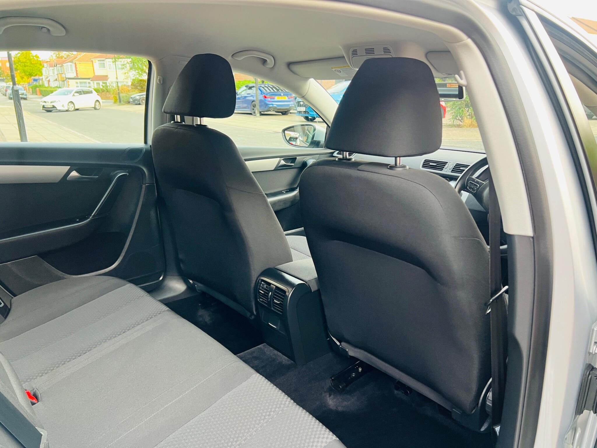 Volkswagen Passat view 46