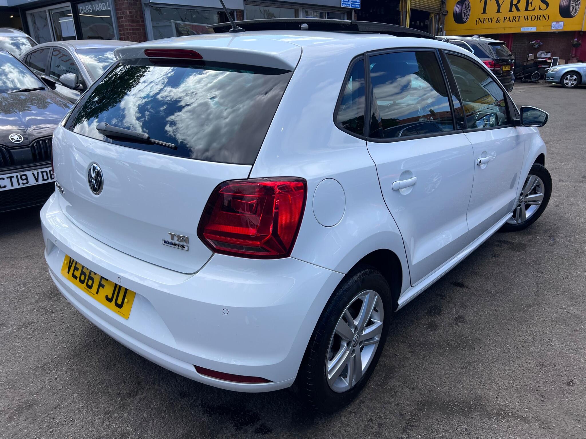 Volkswagen Polo view 11