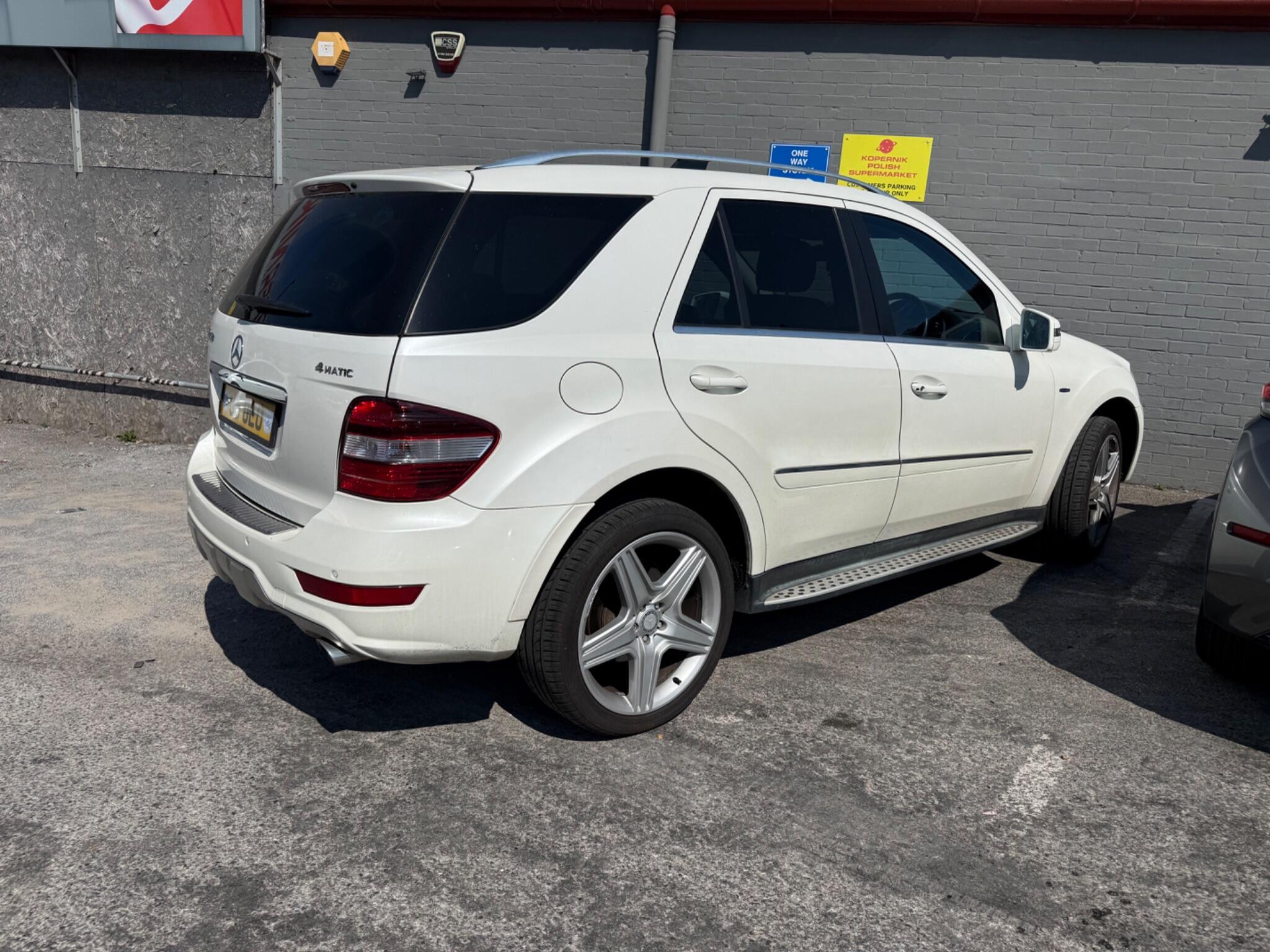 Mercedes-Benz M Class view 17