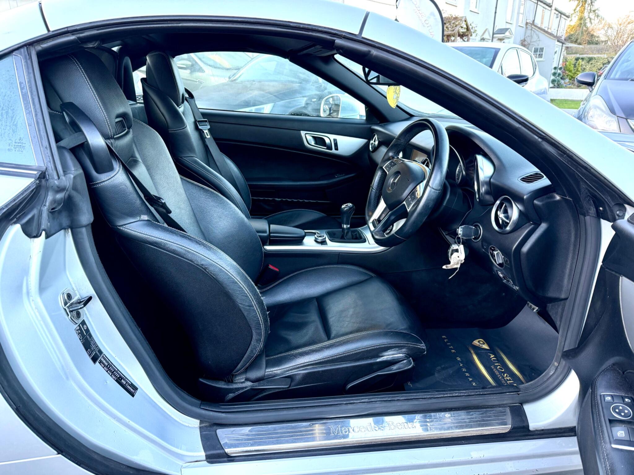 2011 Mercedes-Benz SLK image 4