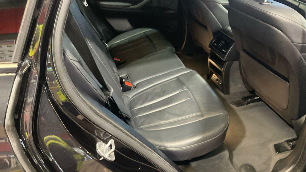 BMW X5 view 6