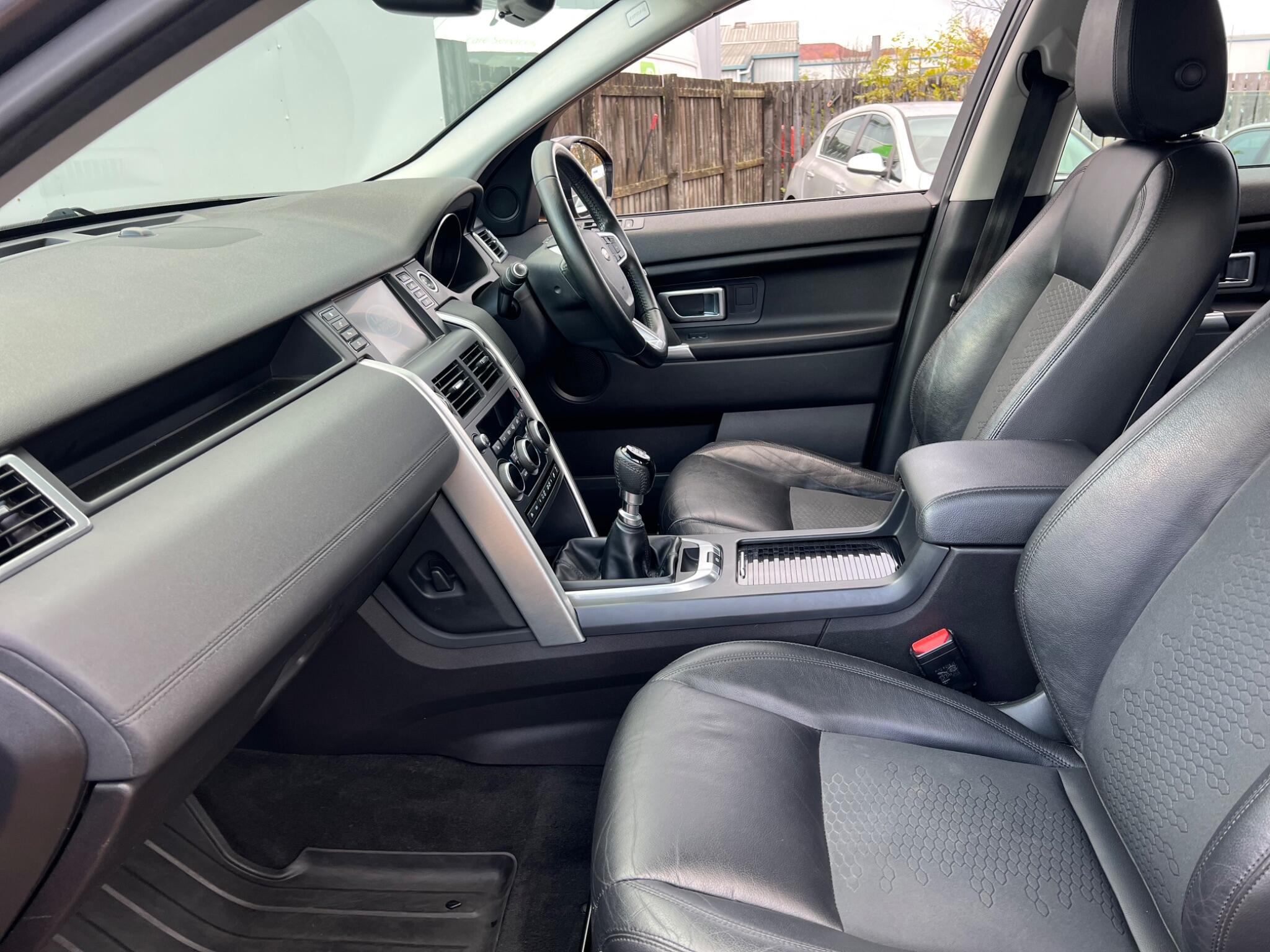 Land Rover Discovery Sport view 25