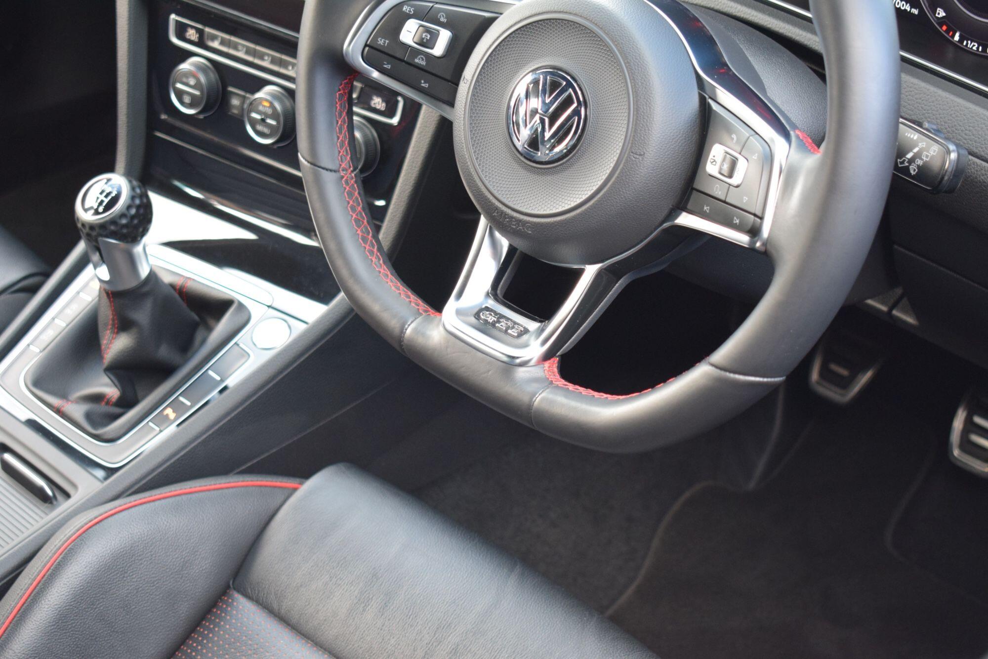 Volkswagen Golf view 11