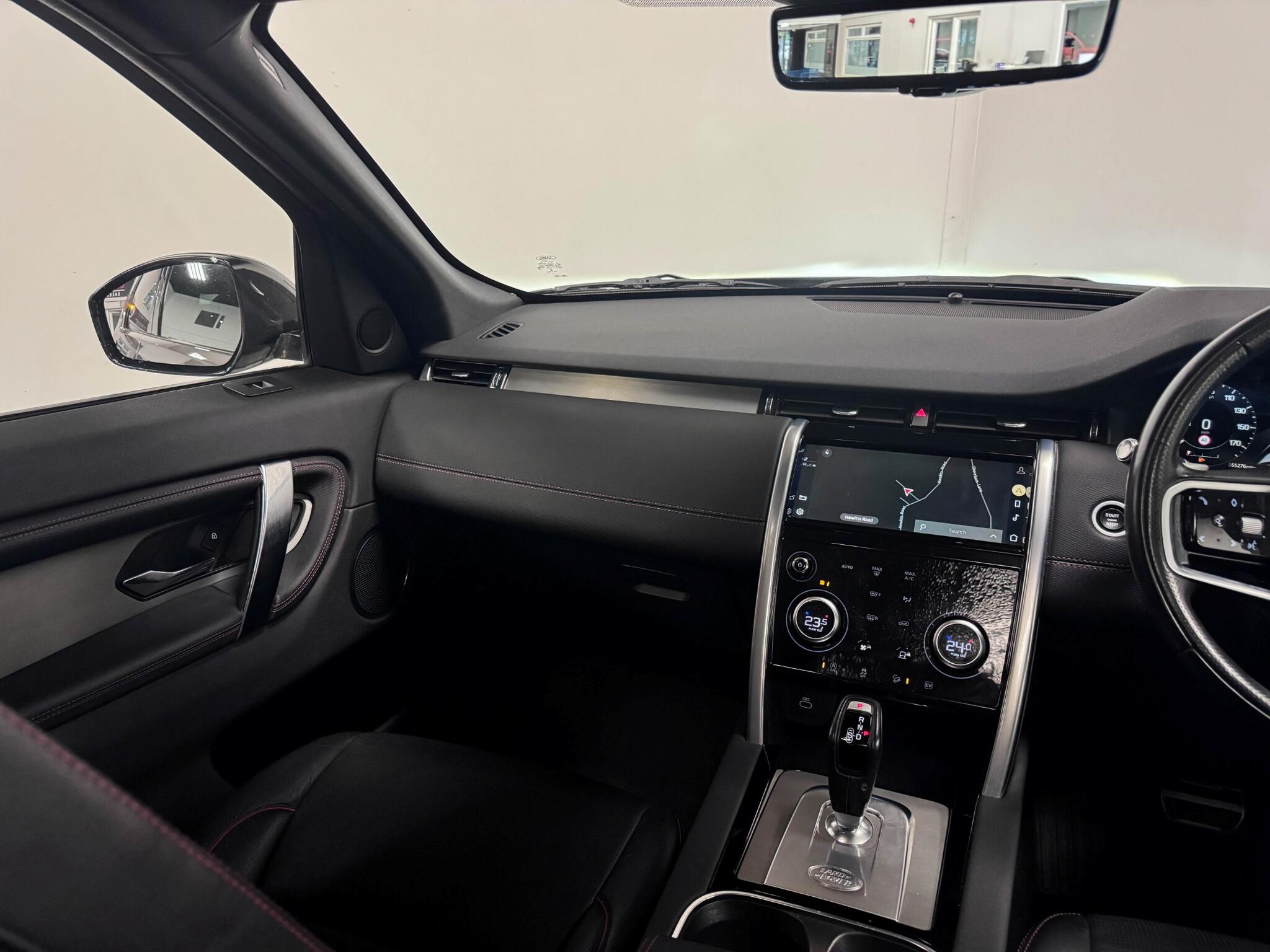Land Rover Discovery Sport view 13