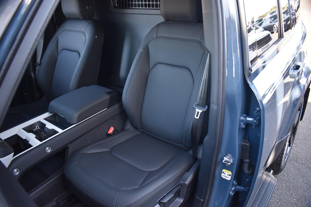 Land Rover Defender view 36