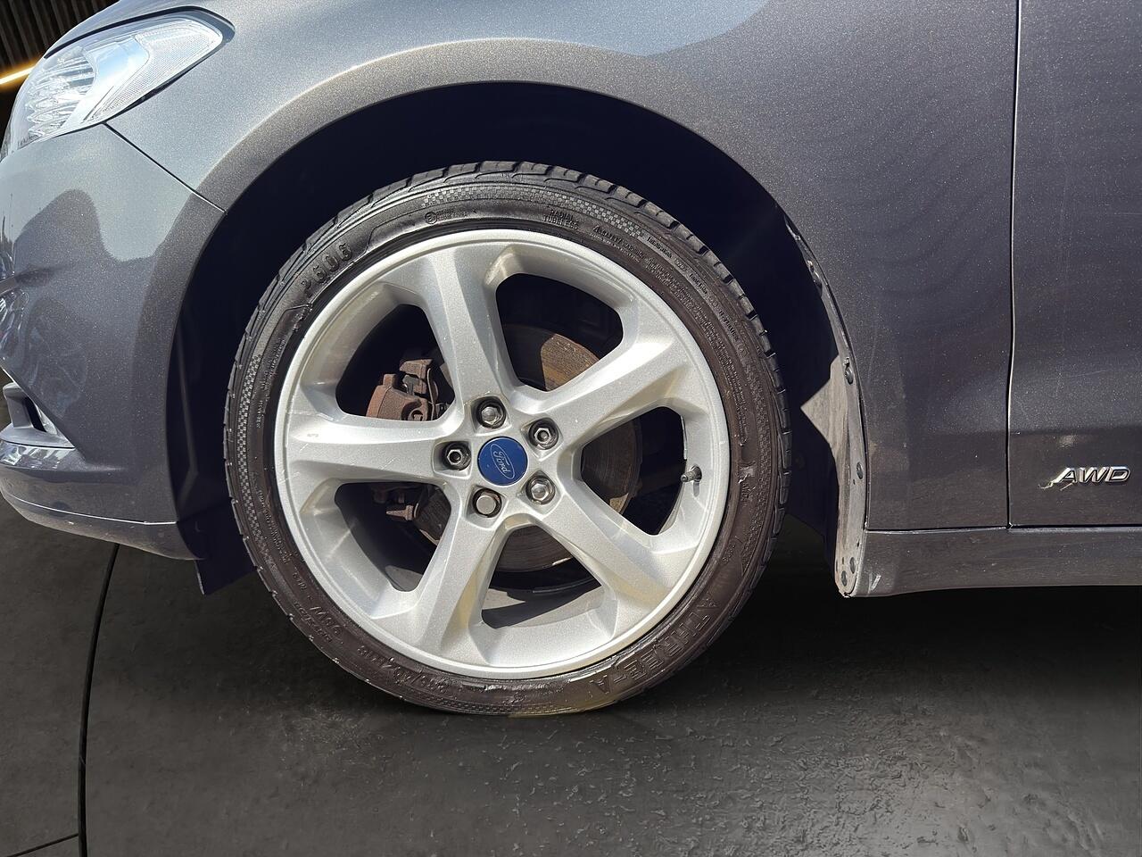 Ford Mondeo view 28