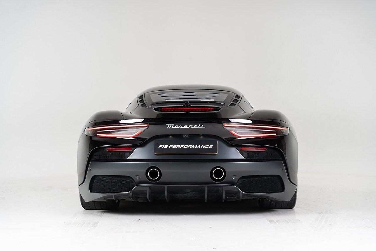 Maserati MC20 view 9