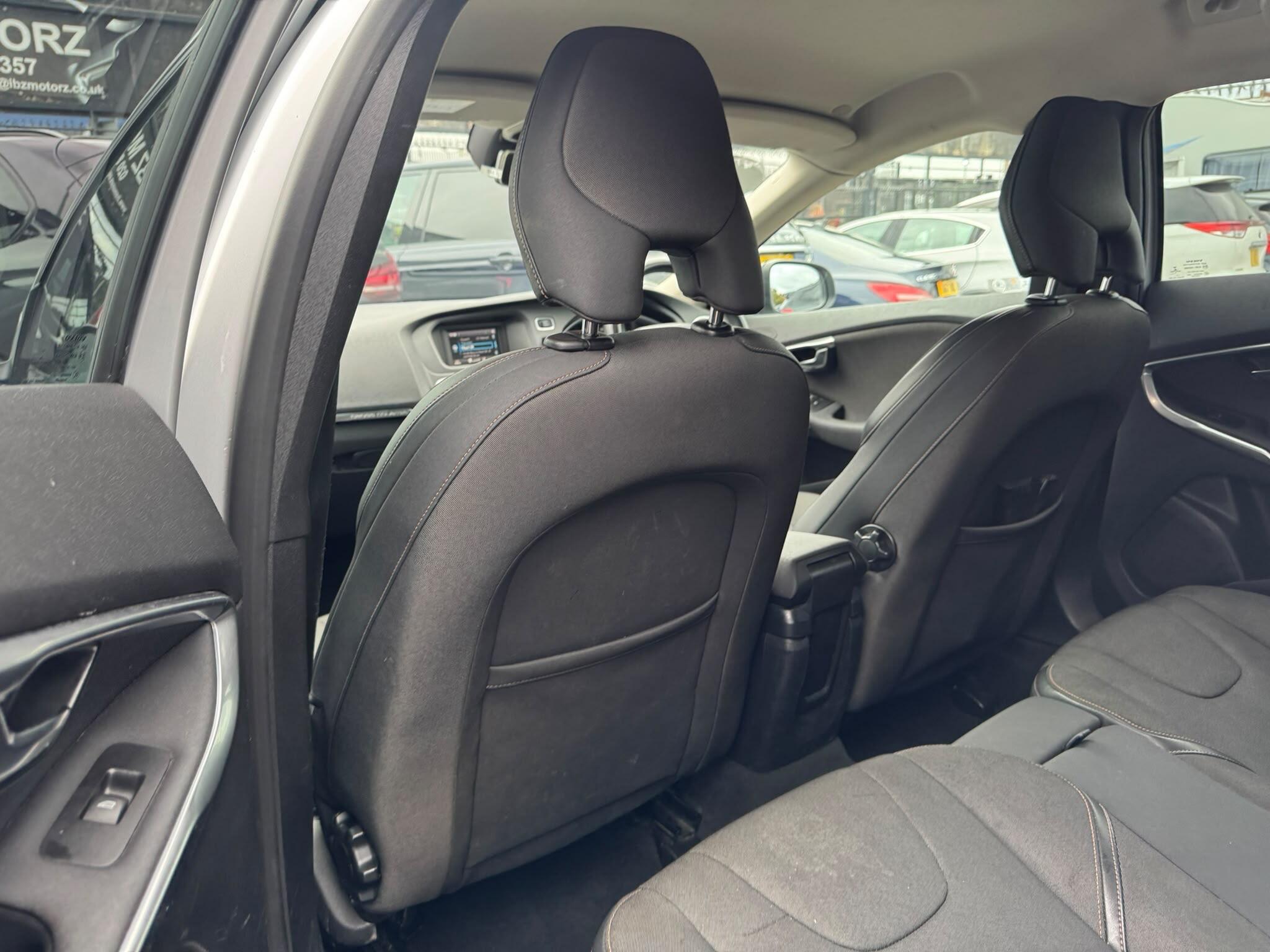 Volvo V40 Cross Country view 68