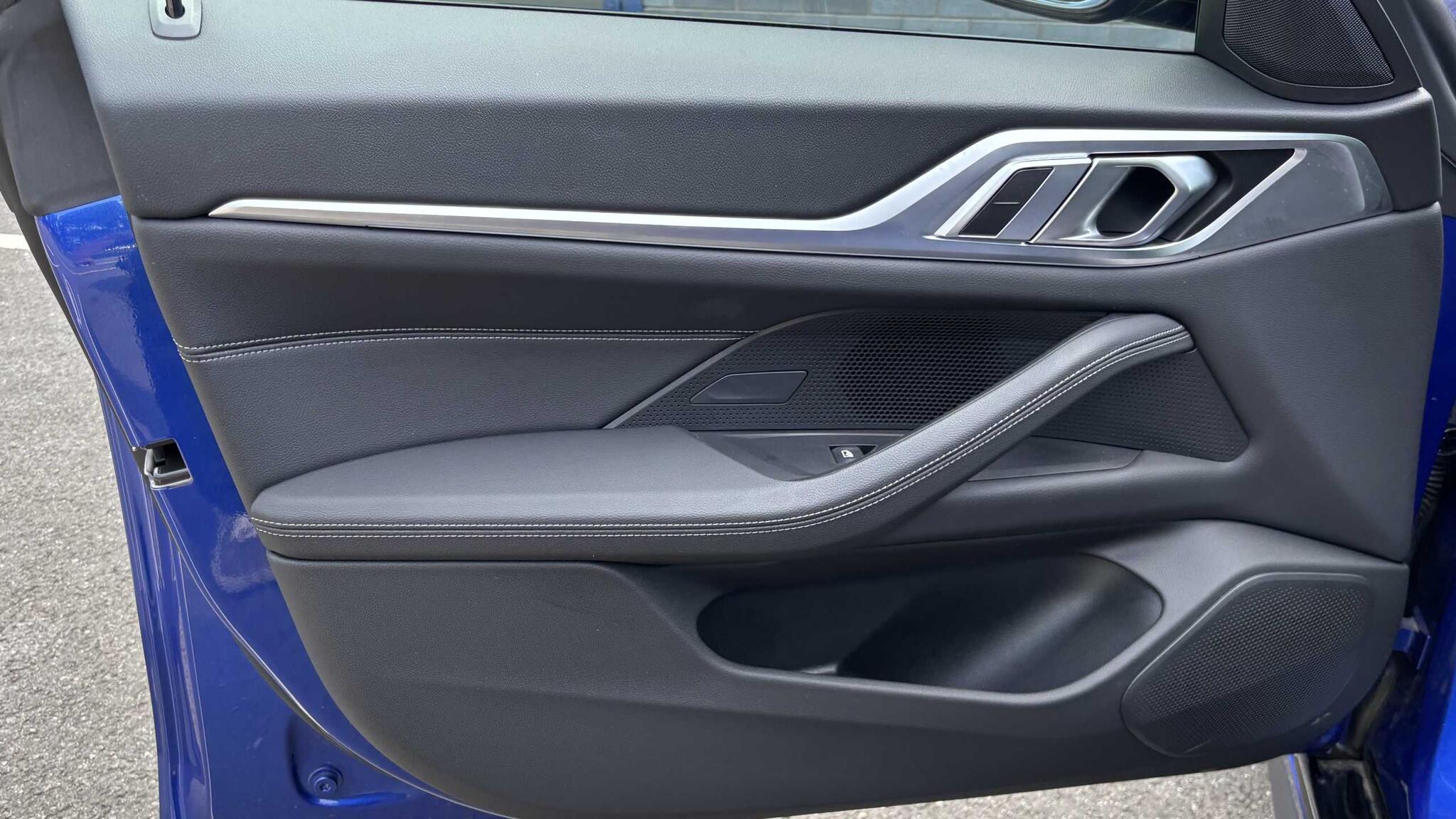 BMW i4 view 24