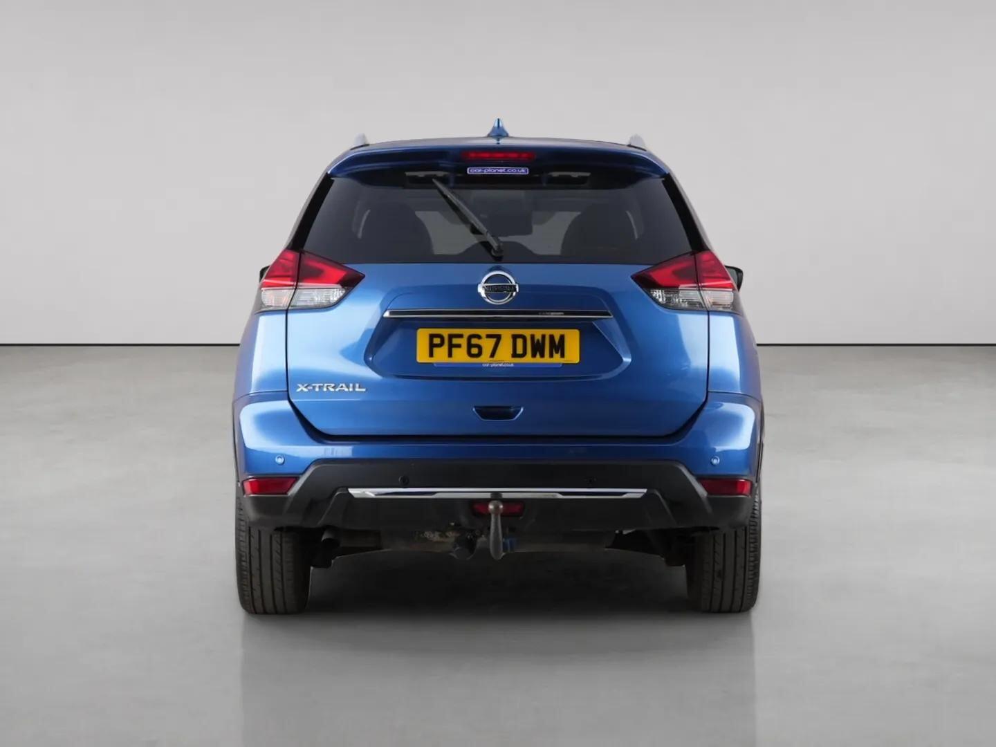 Nissan X-Trail view 4
