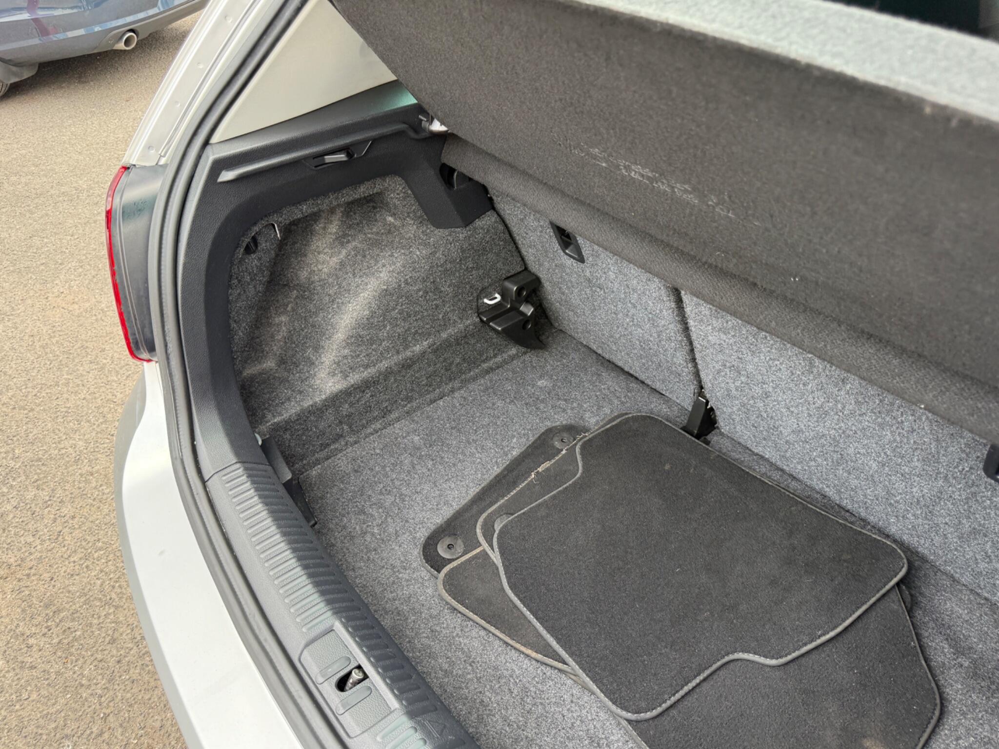Volkswagen Polo - Image 40