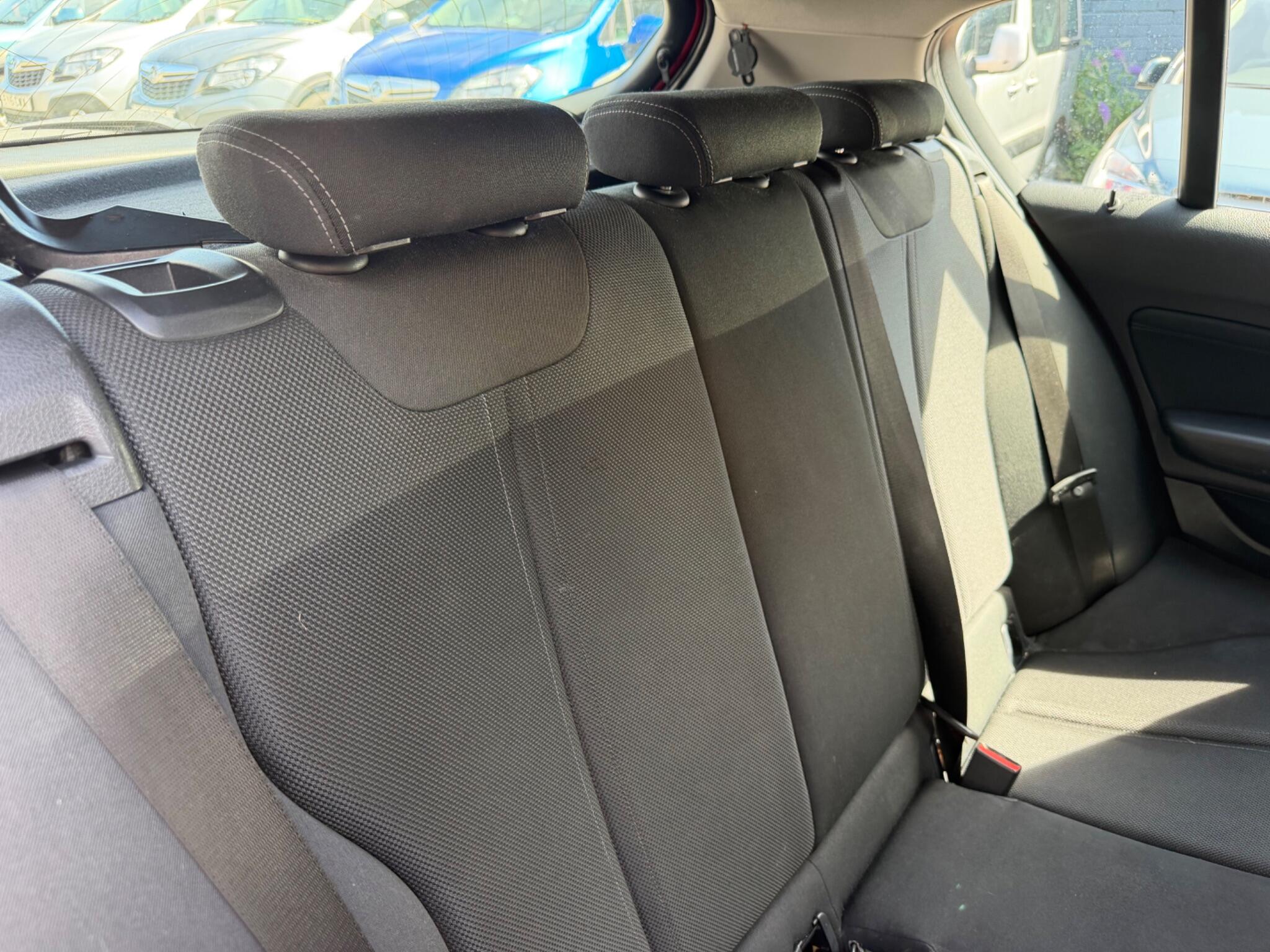 BMW 1 Series view 22
