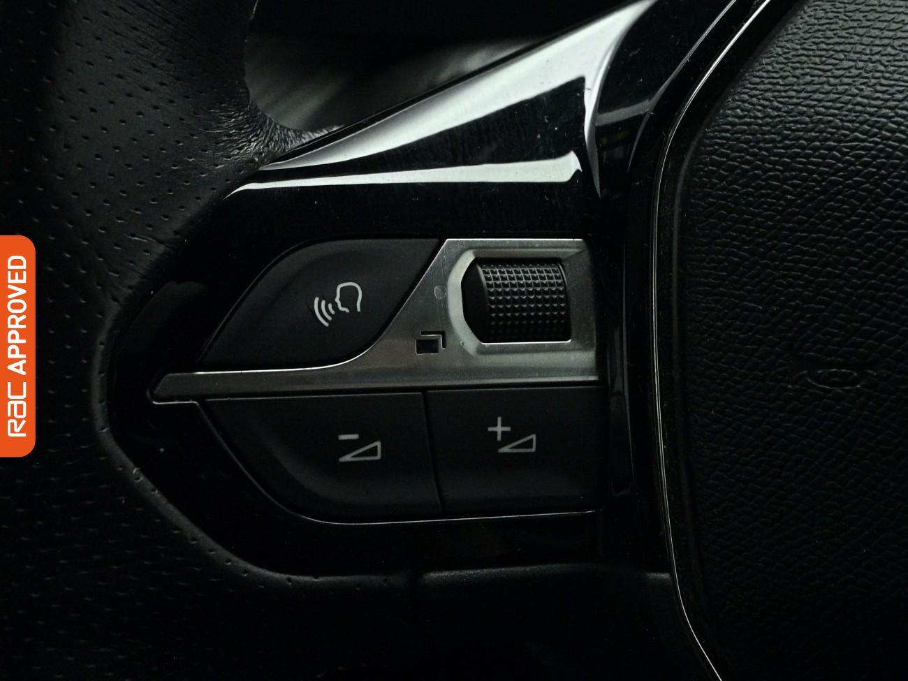Peugeot E-208 view 25