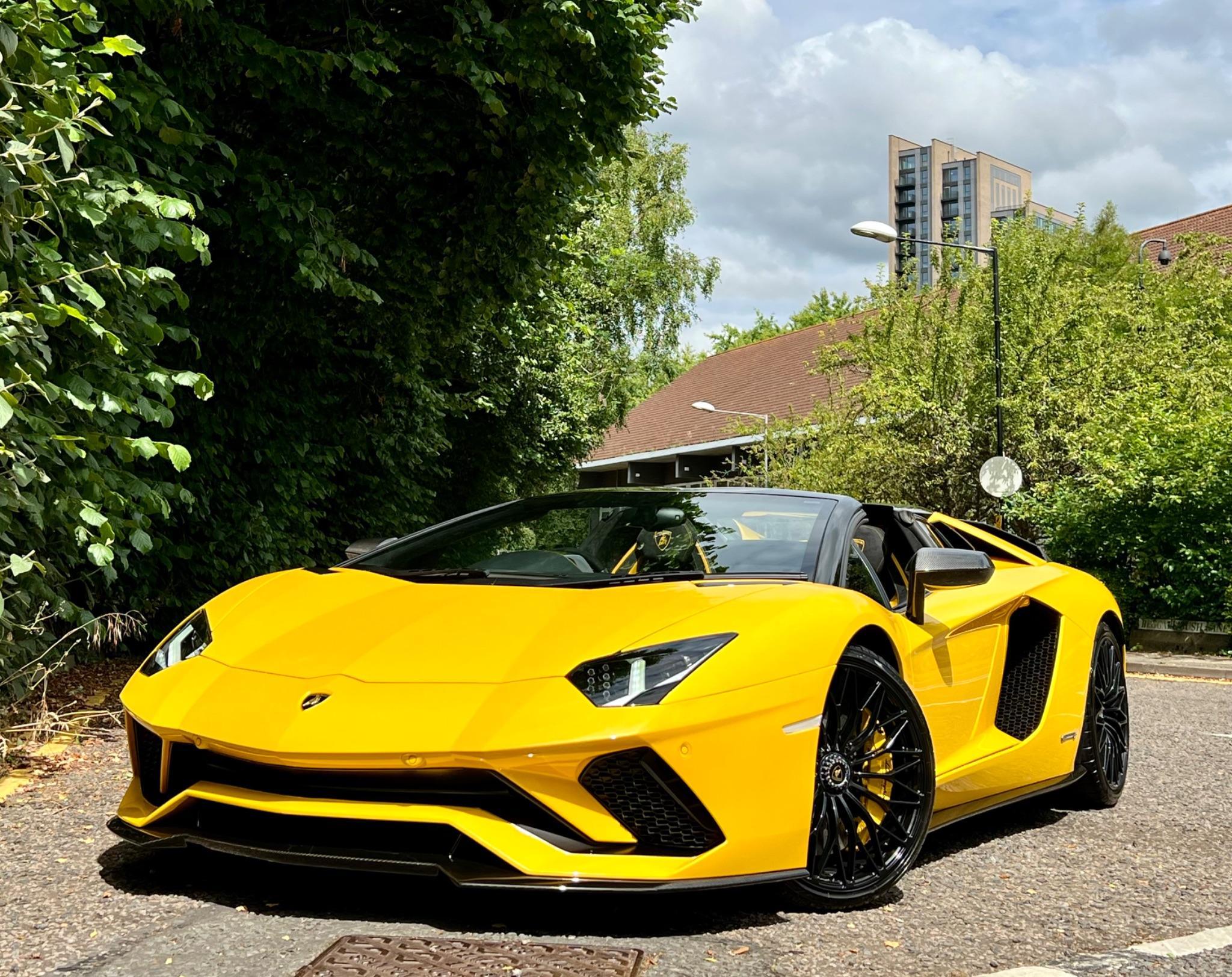 Lamborghini Aventador view 32