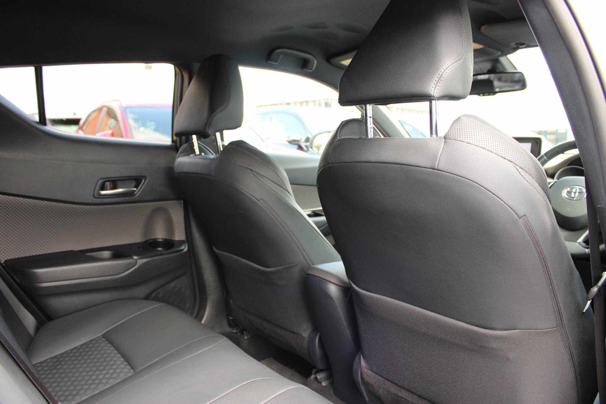 Toyota C-HR view 23